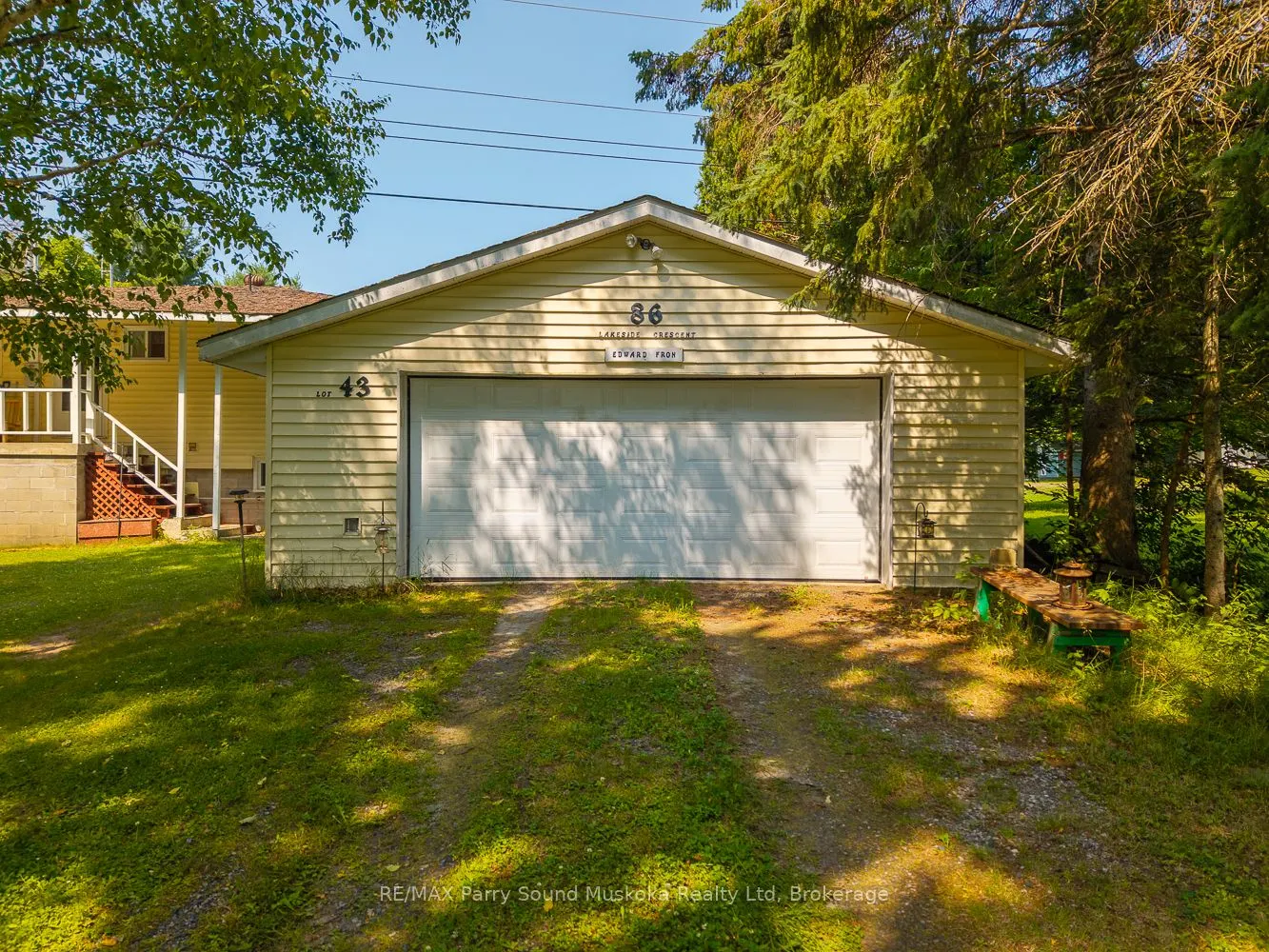 86 Lakeside Crescent
