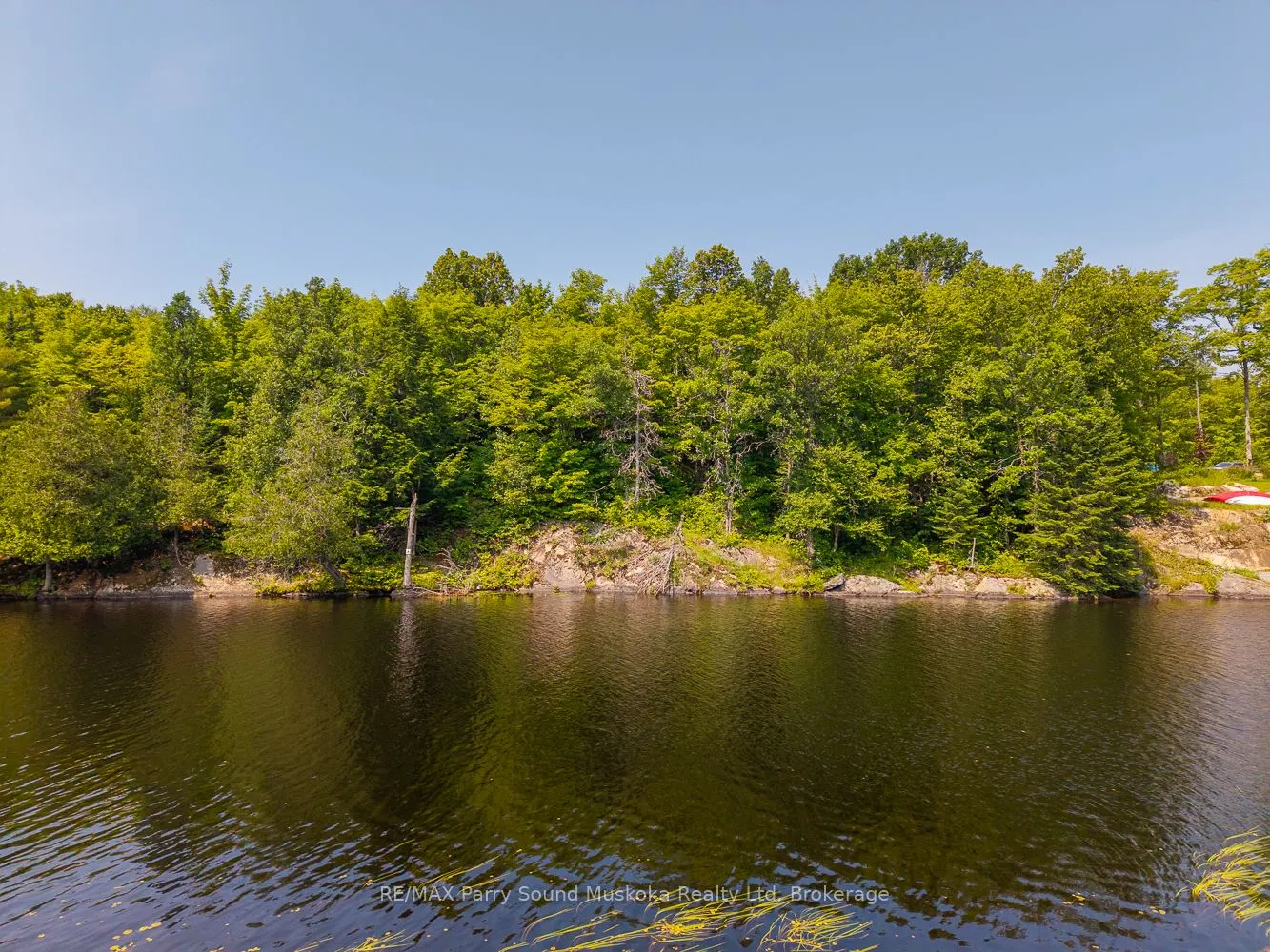 86 Lakeside Crescent