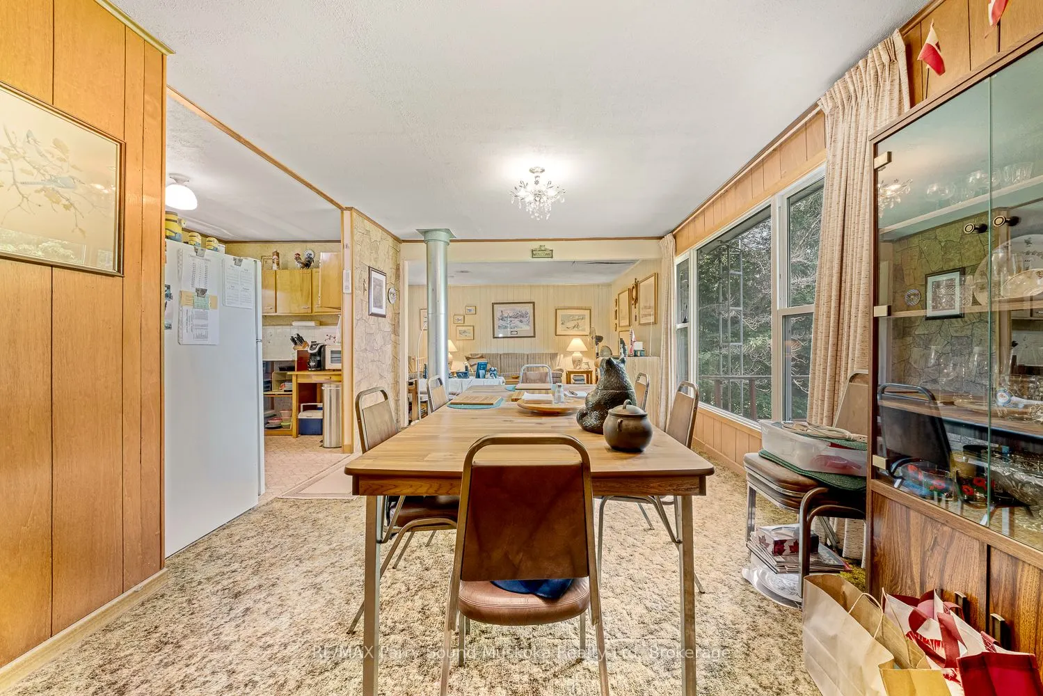 86 Lakeside Crescent