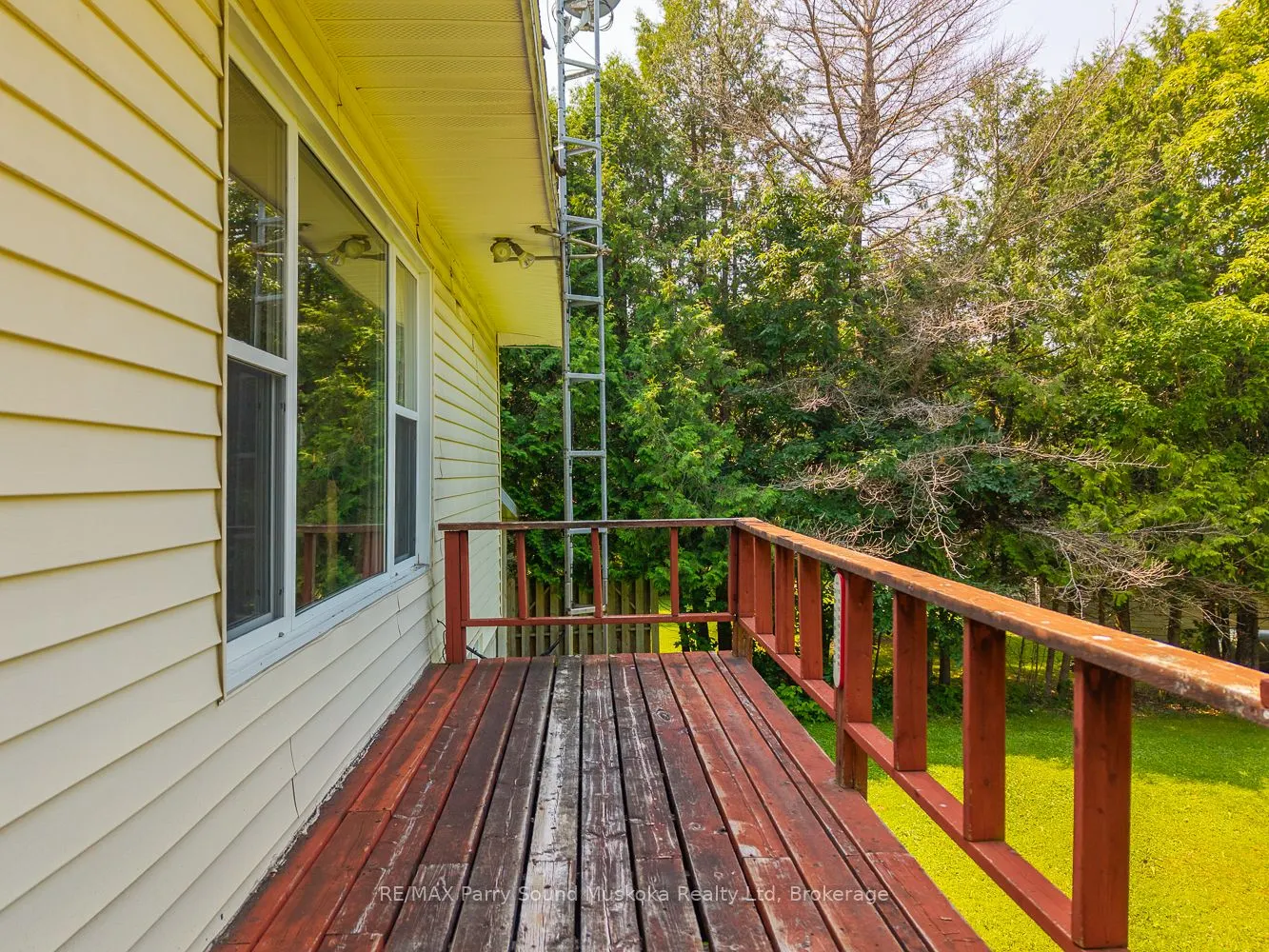 86 Lakeside Crescent