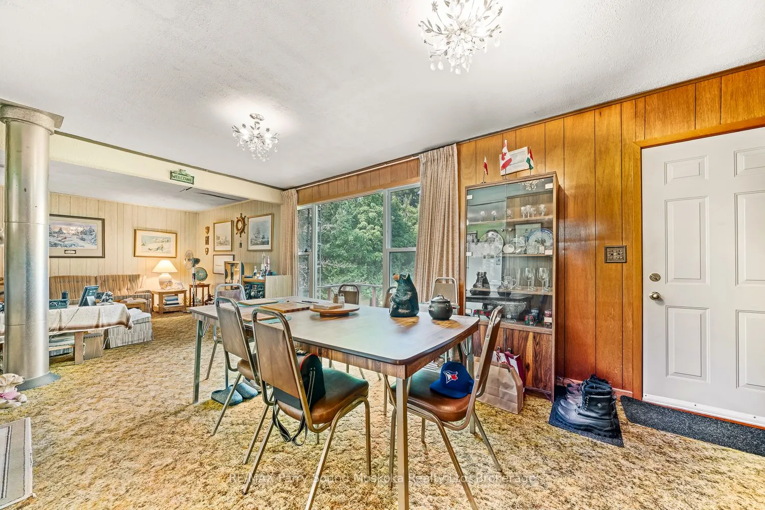 86 Lakeside Crescent