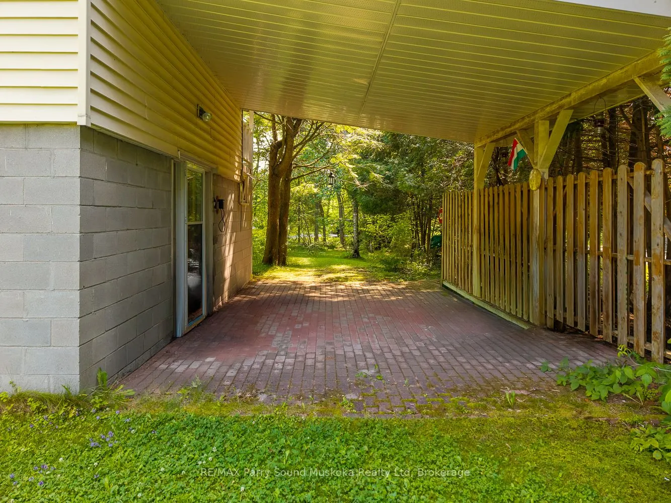 86 Lakeside Crescent