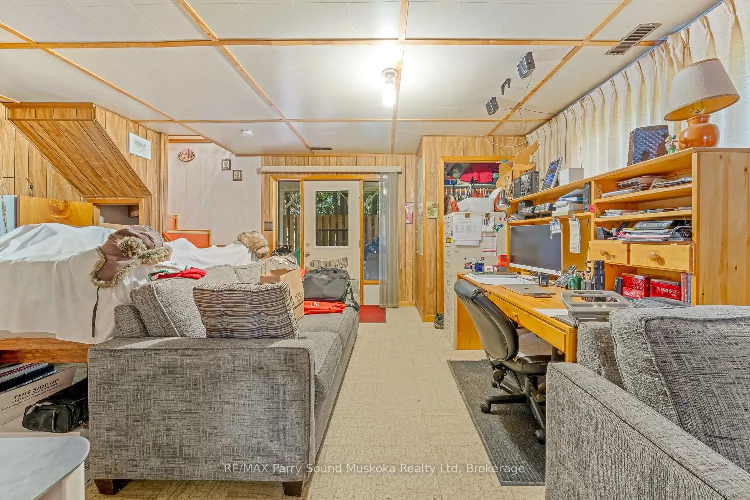 86 Lakeside Crescent