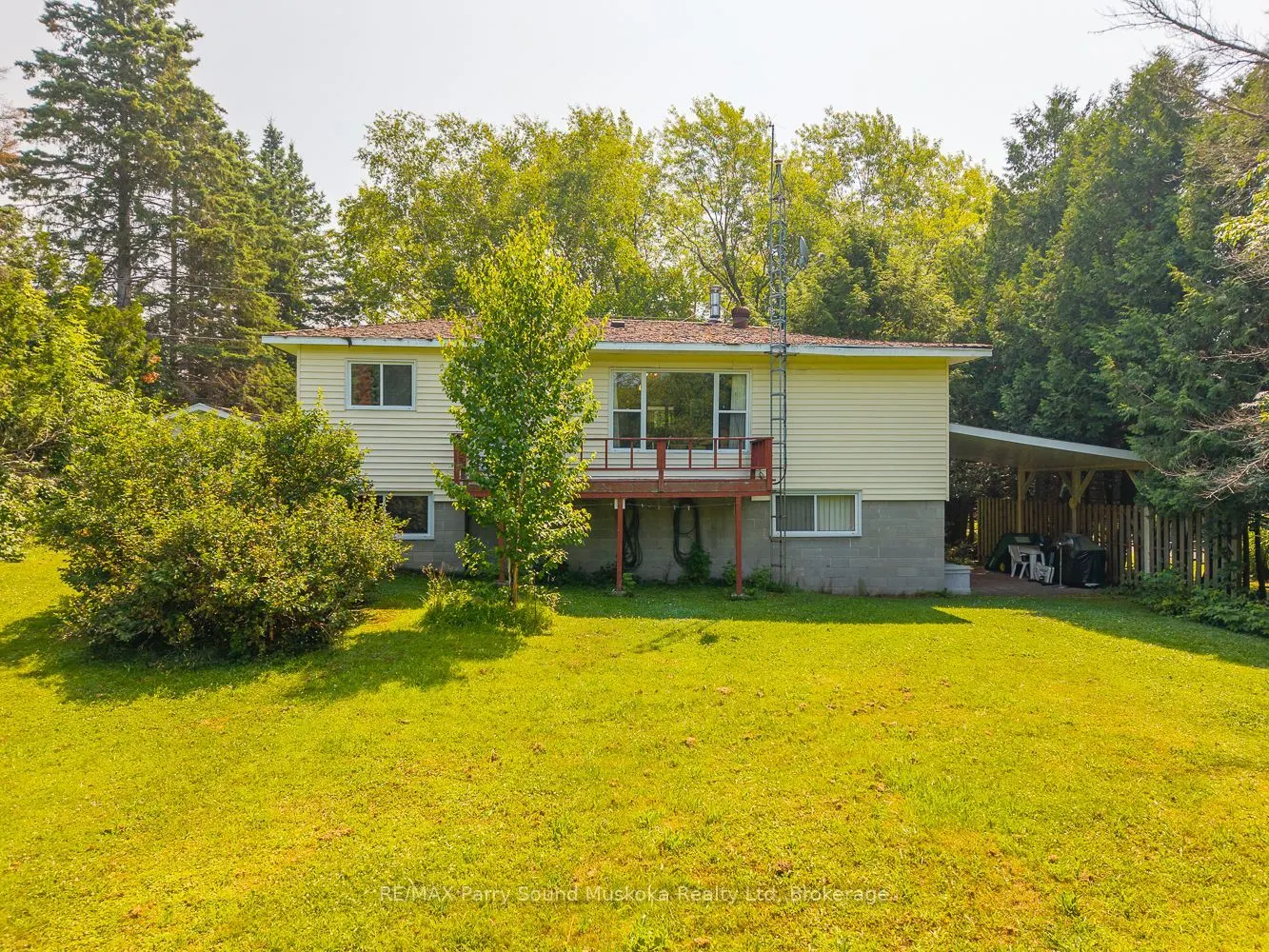 86 Lakeside Crescent