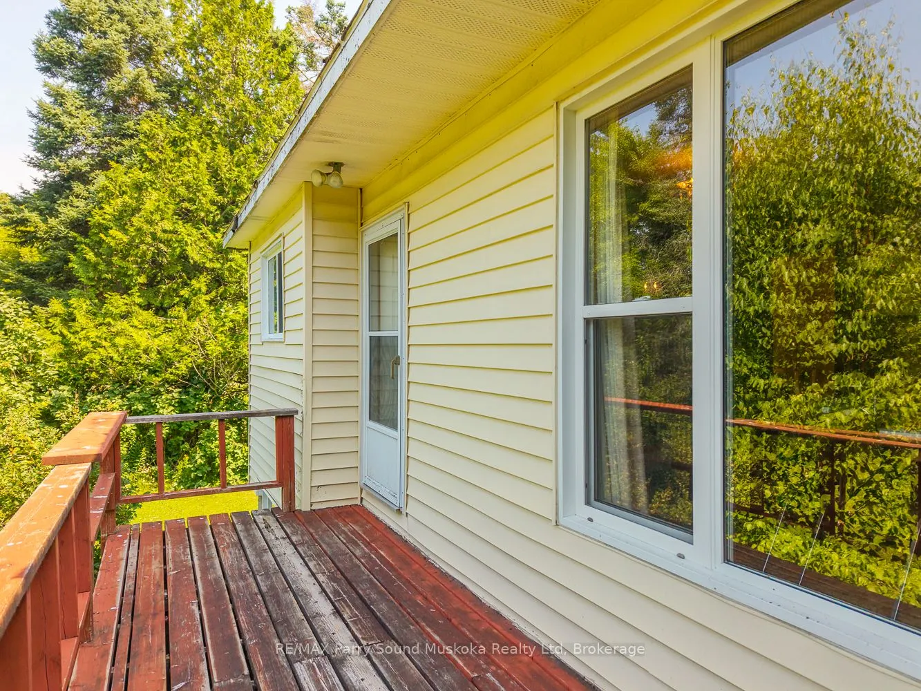 86 Lakeside Crescent