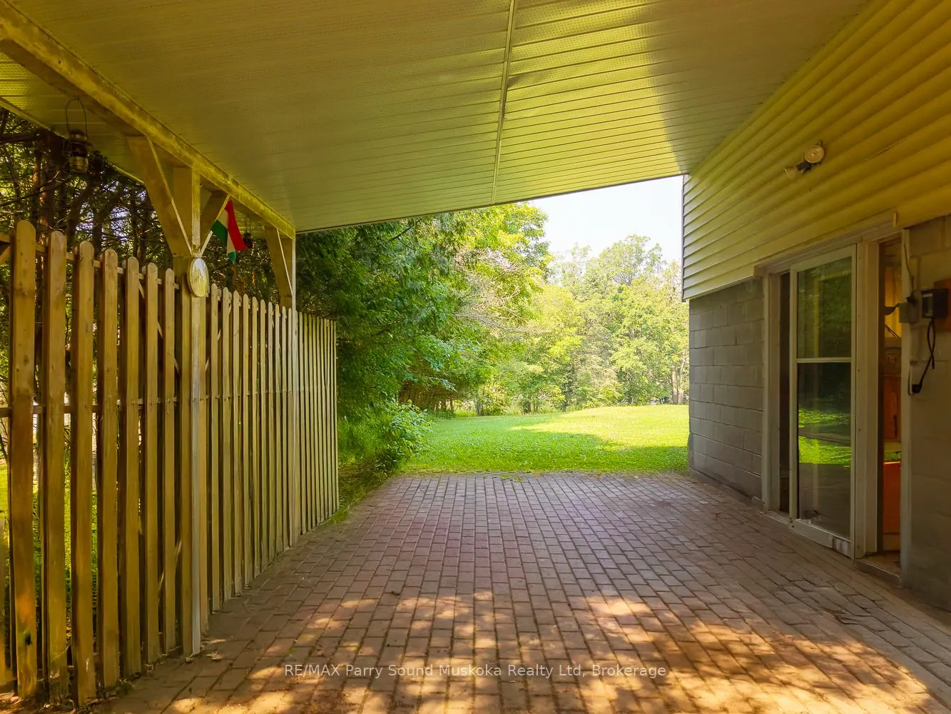 86 Lakeside Crescent