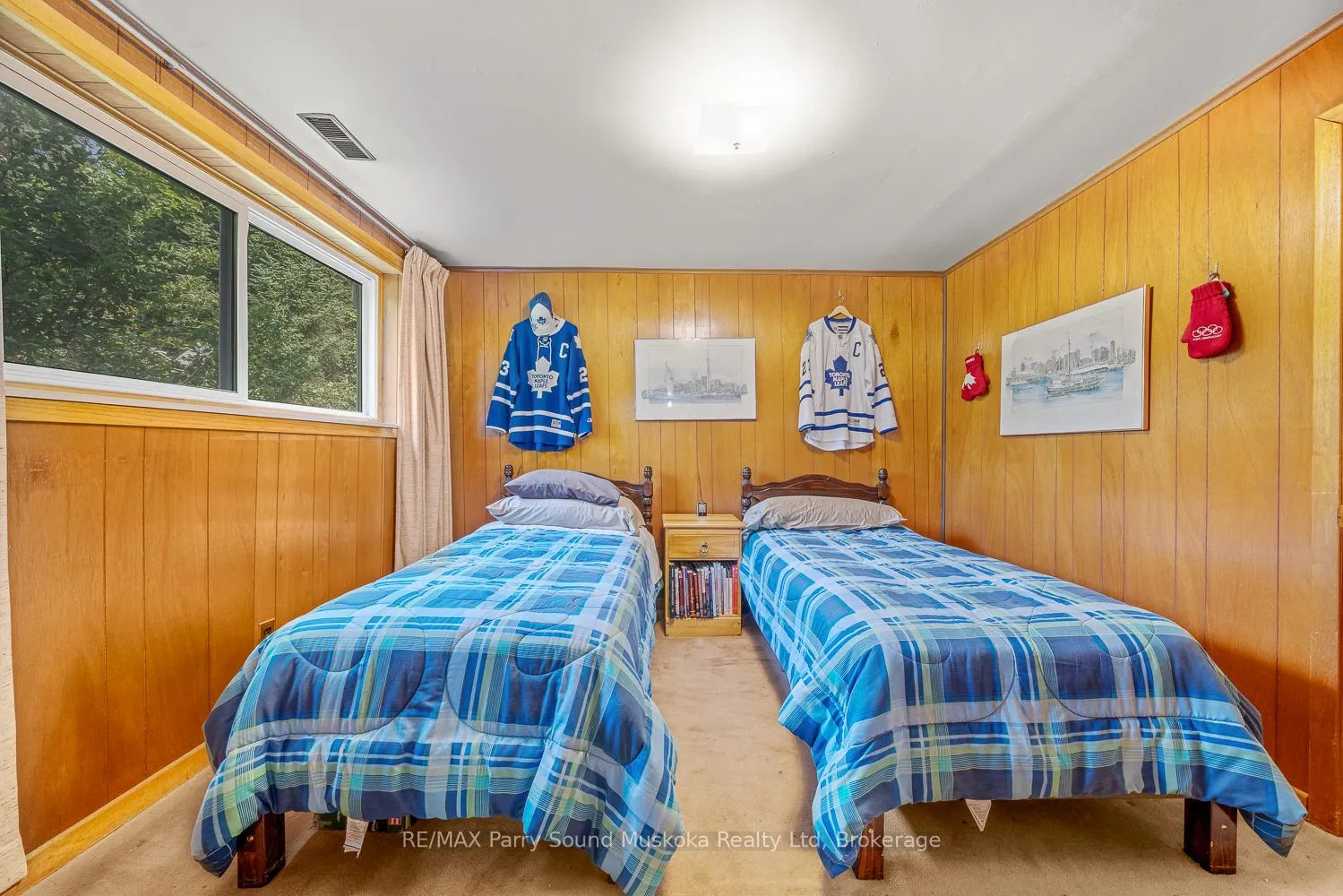 86 Lakeside Crescent