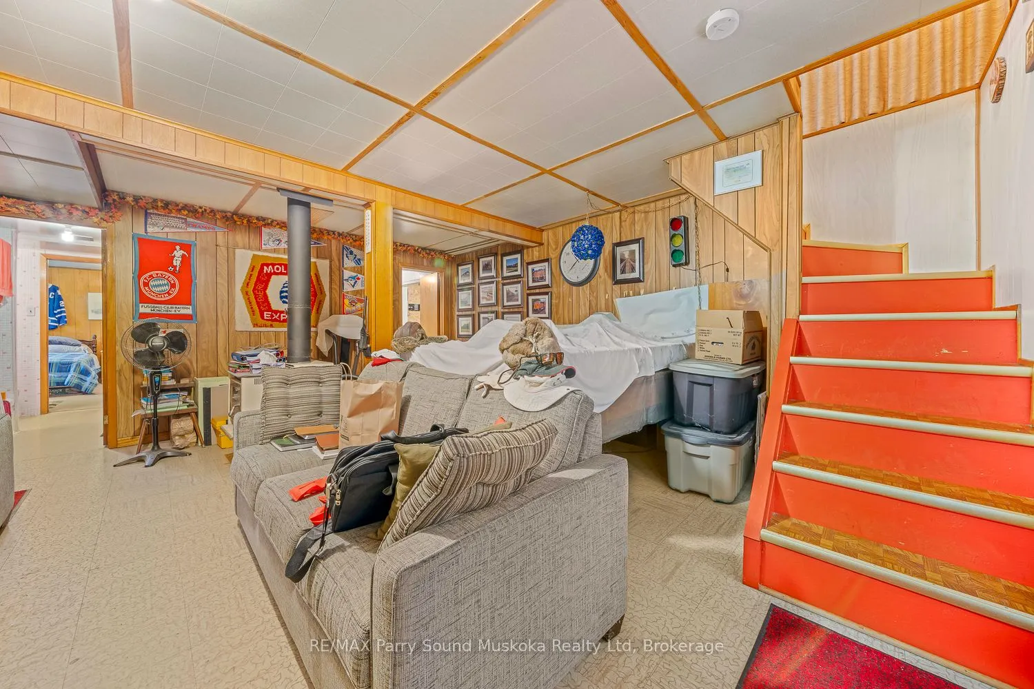 86 Lakeside Crescent