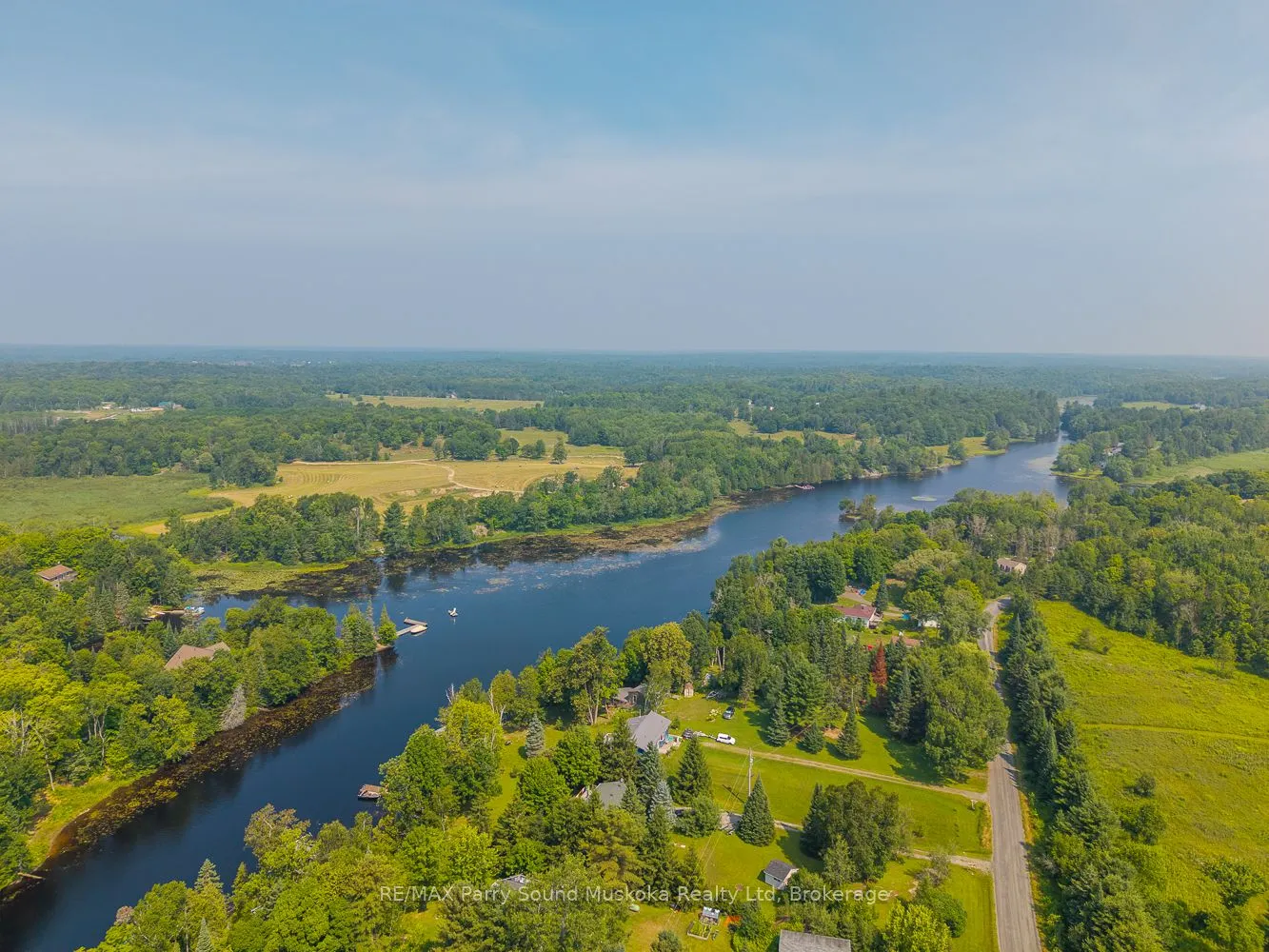 86 Lakeside Crescent