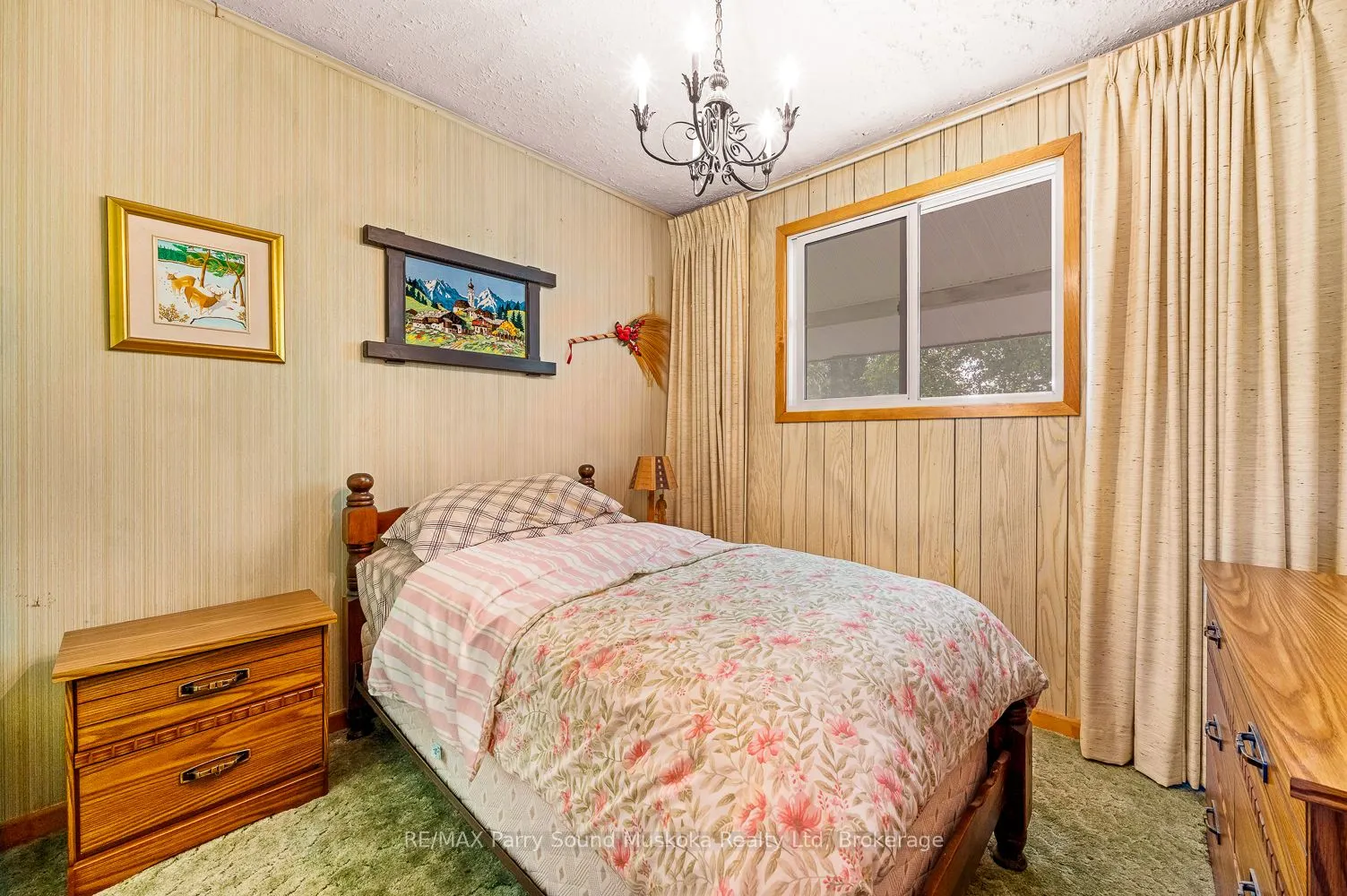 86 Lakeside Crescent