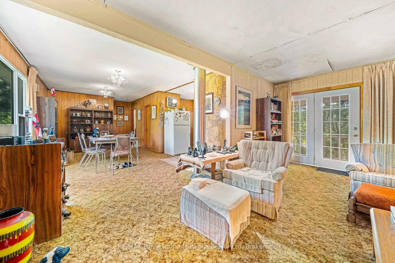86 Lakeside Crescent