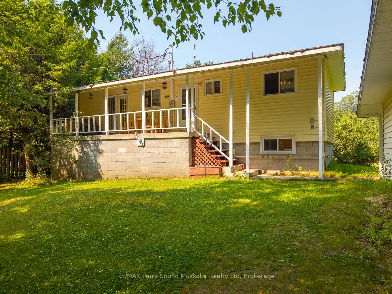 86 Lakeside Crescent