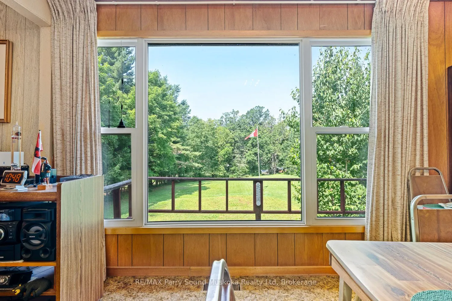 86 Lakeside Crescent