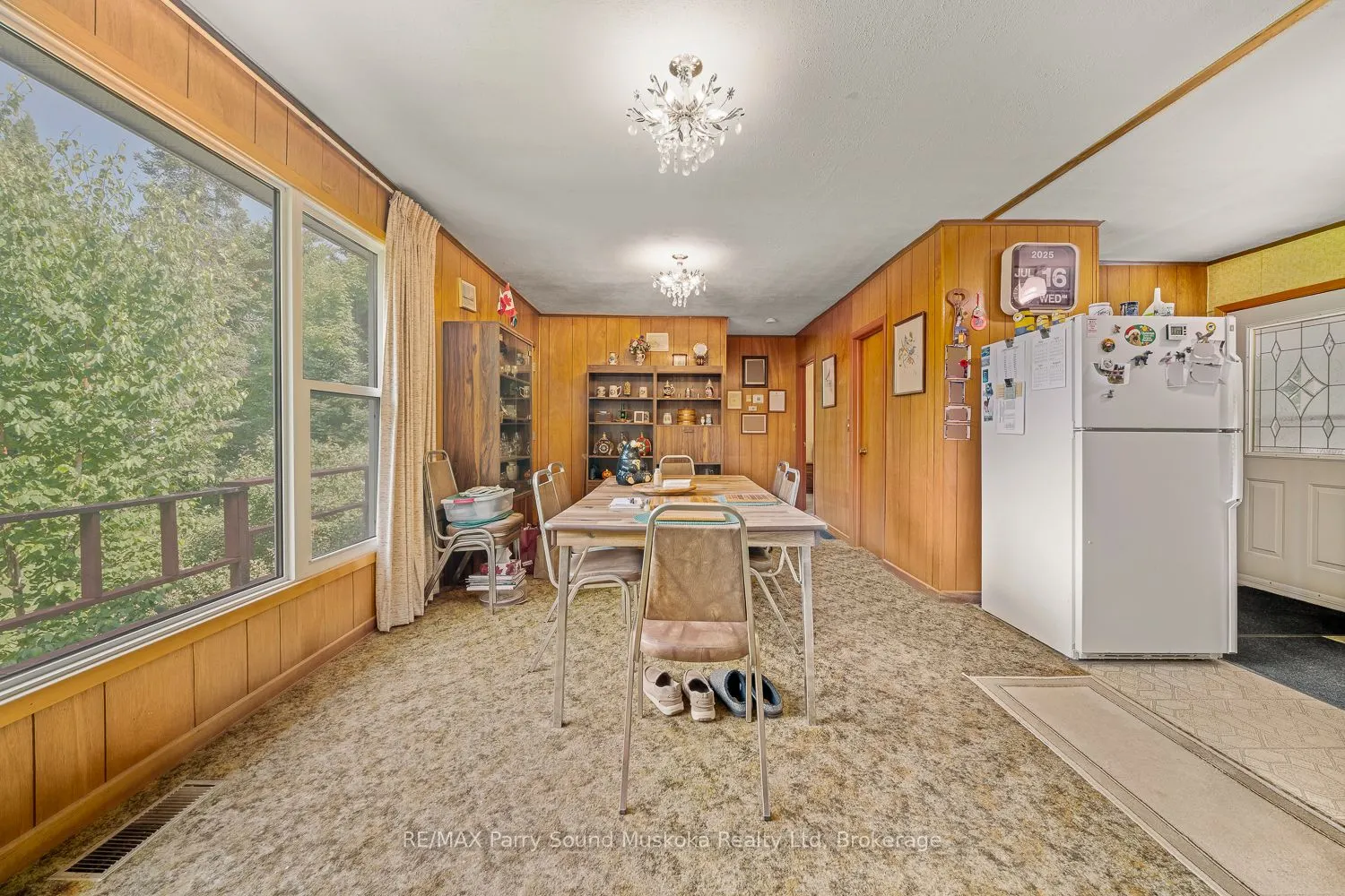 86 Lakeside Crescent