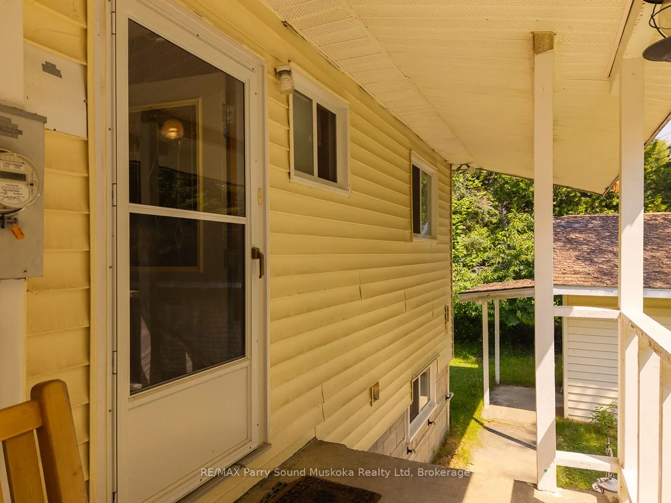 86 Lakeside Crescent