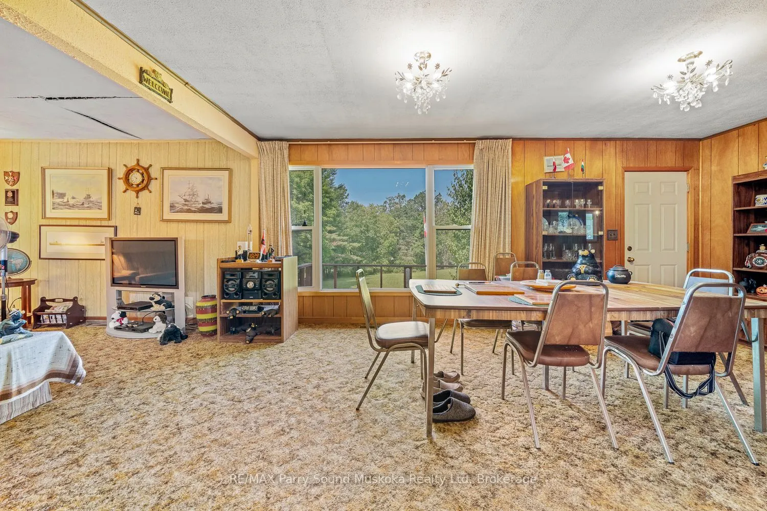 86 Lakeside Crescent