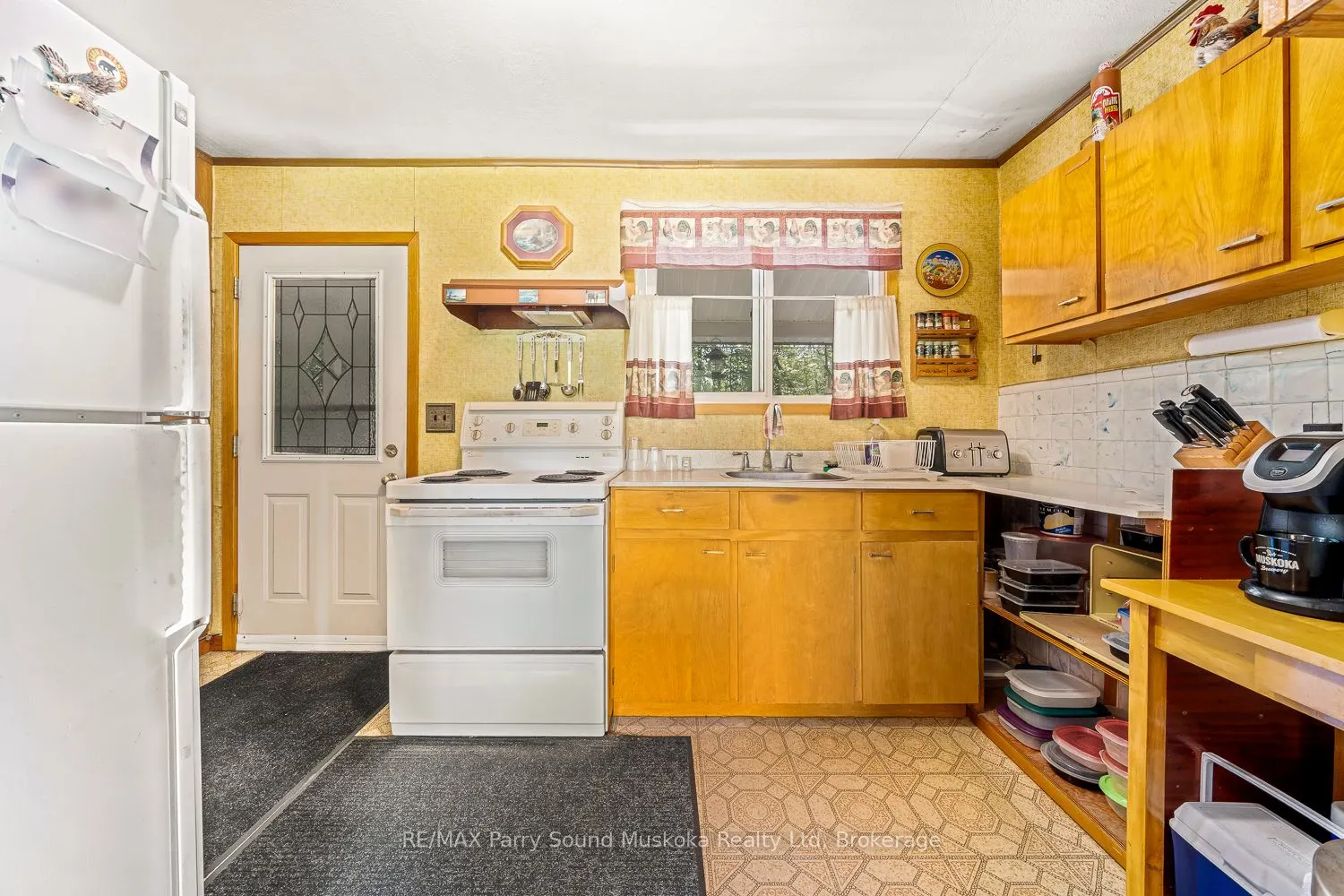 86 Lakeside Crescent
