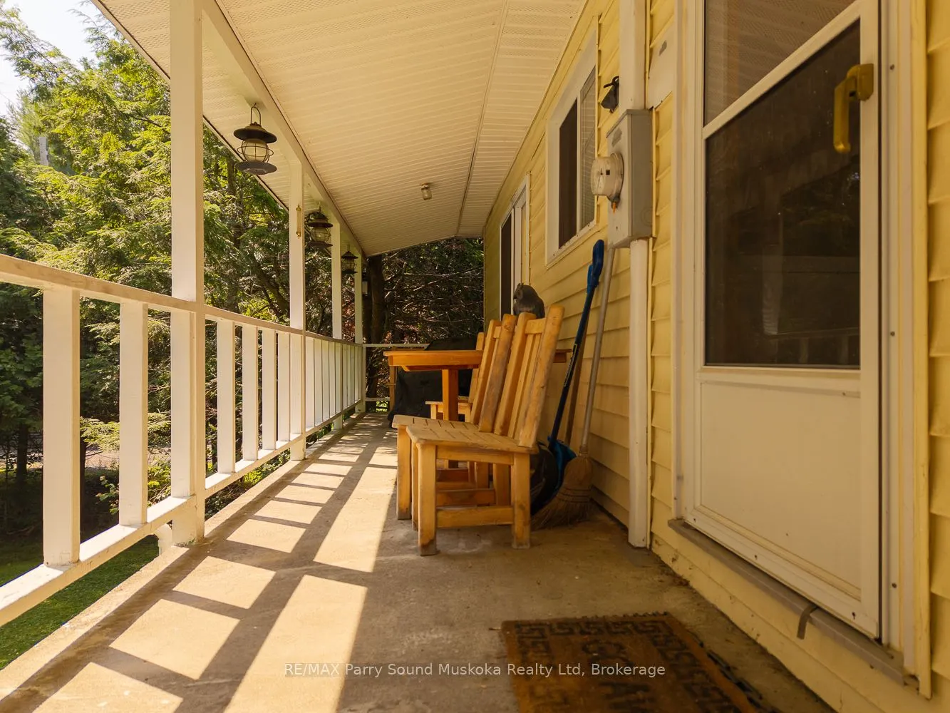 86 Lakeside Crescent