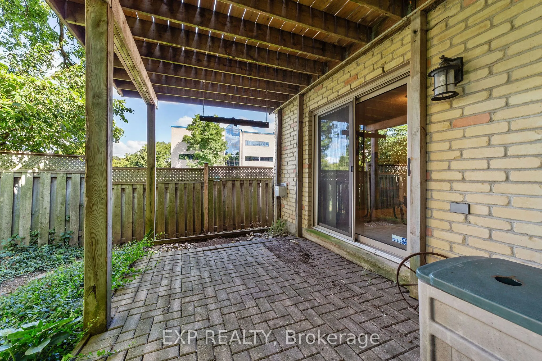 609 COLBORNE Street, #11