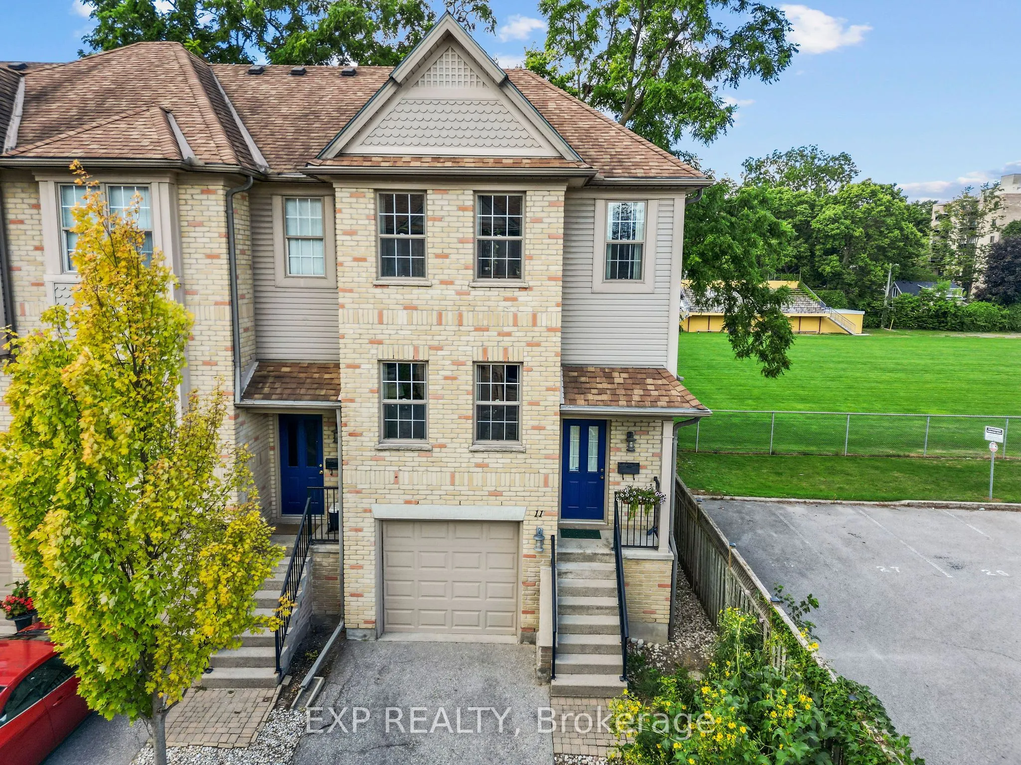 609 COLBORNE Street, #11