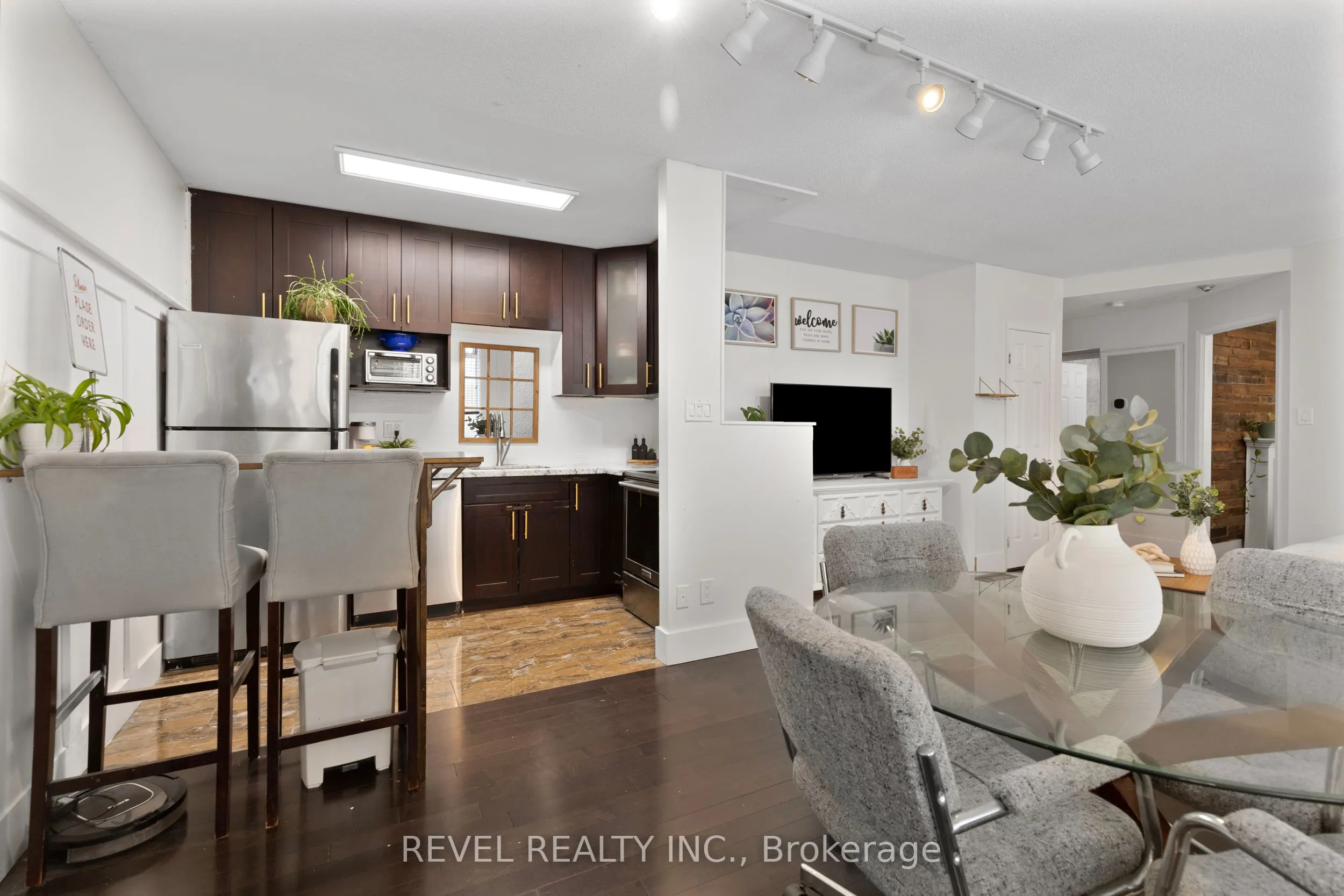 36 James Street S, #803