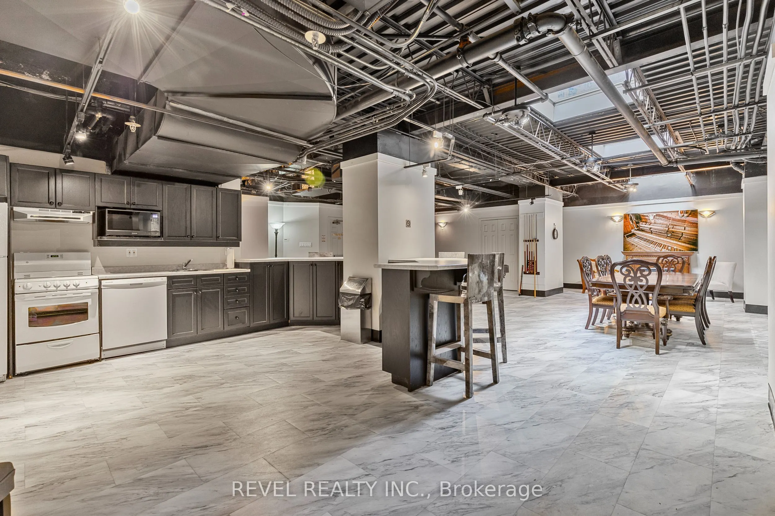 36 James Street S, #803
