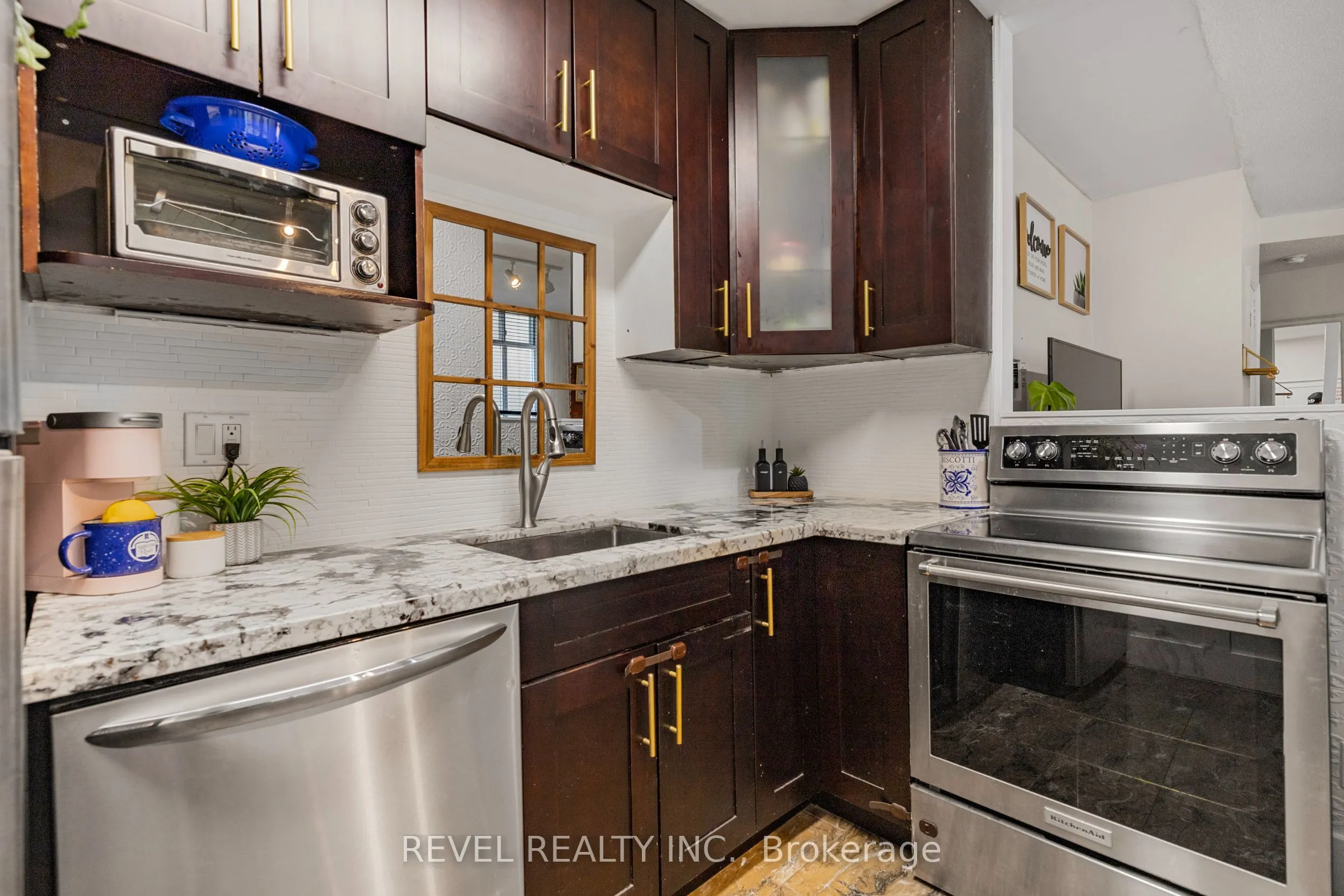 36 James Street S, #803