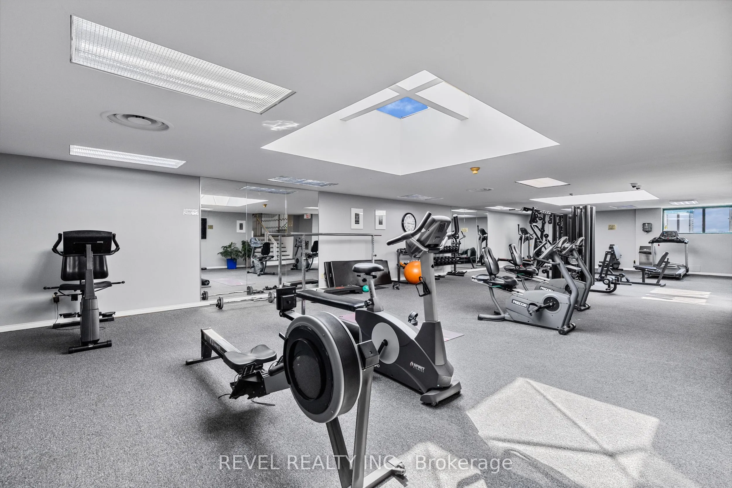36 James Street S, #803