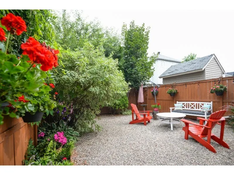25 Saddlesmith Circle