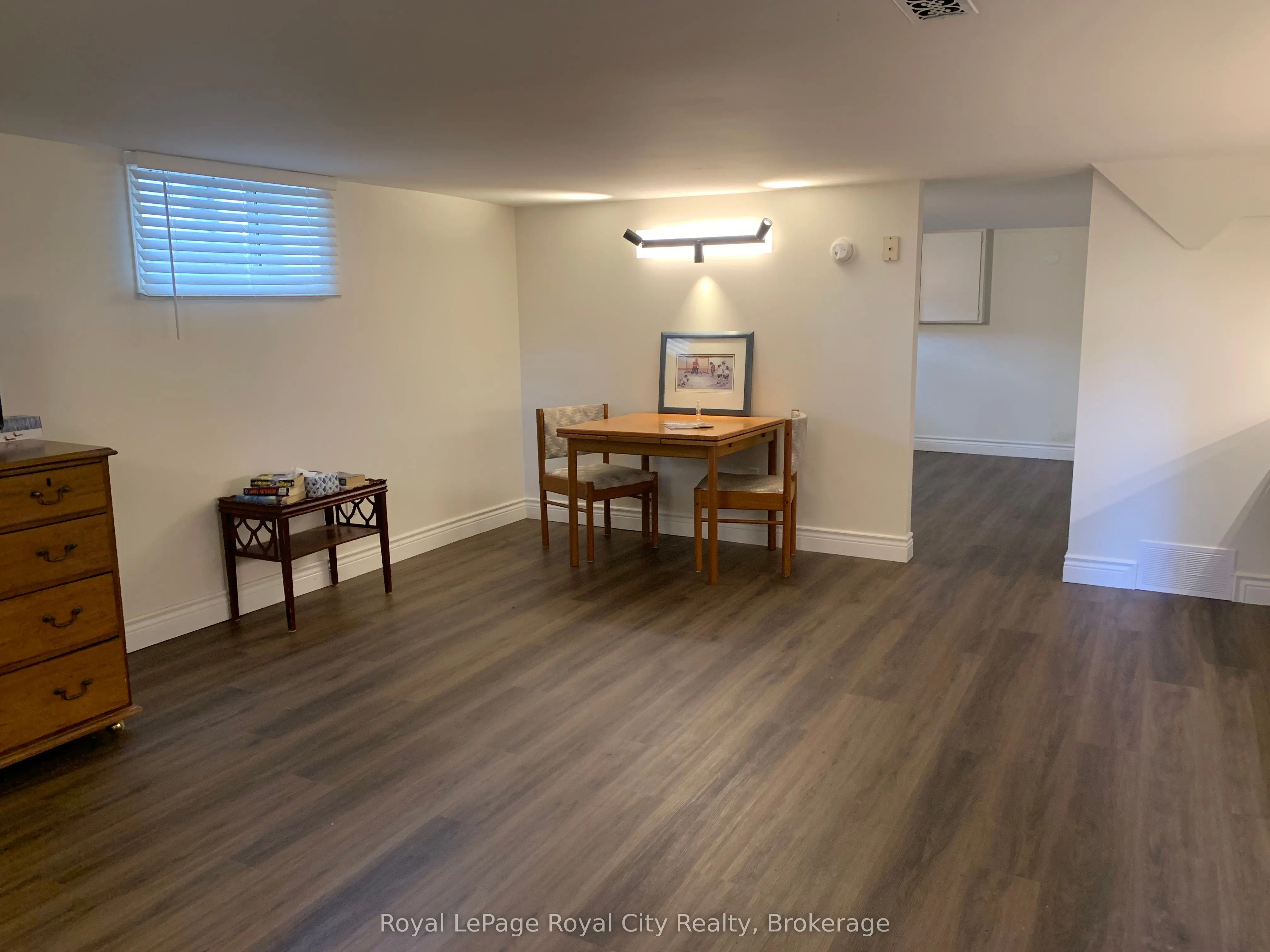 28 Arthur Street N, #D
