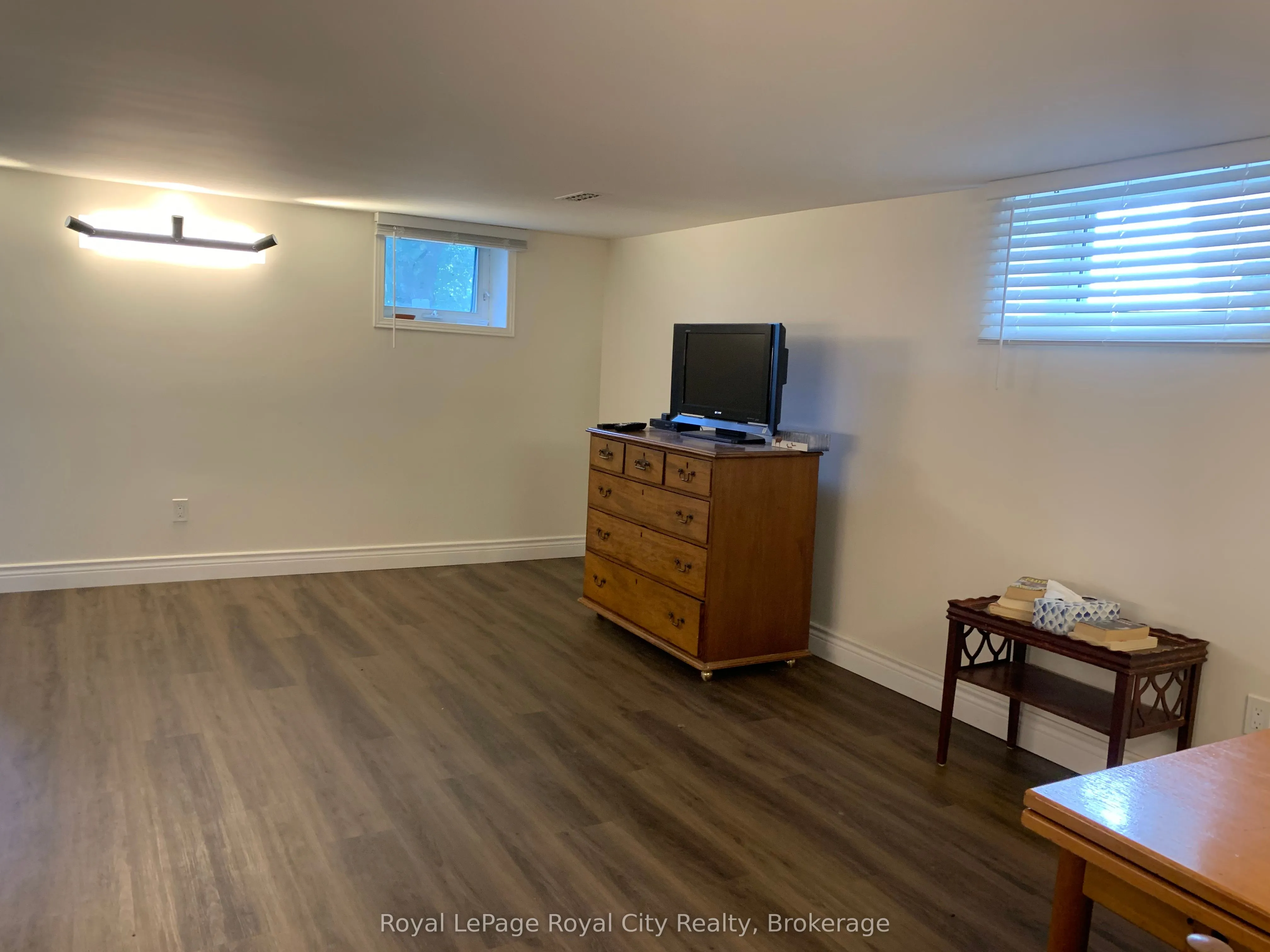 28 Arthur Street N, #D
