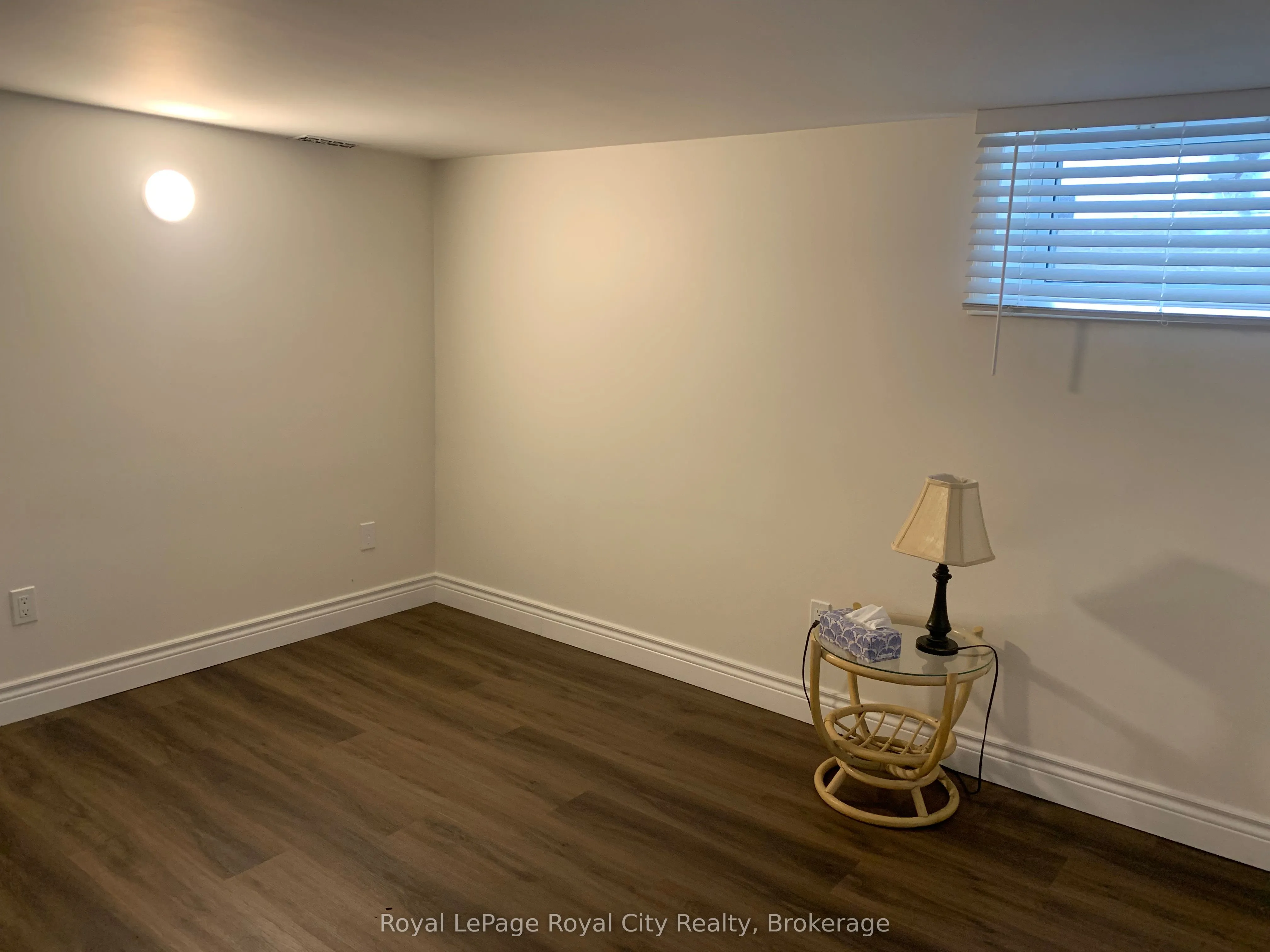28 Arthur Street N, #D