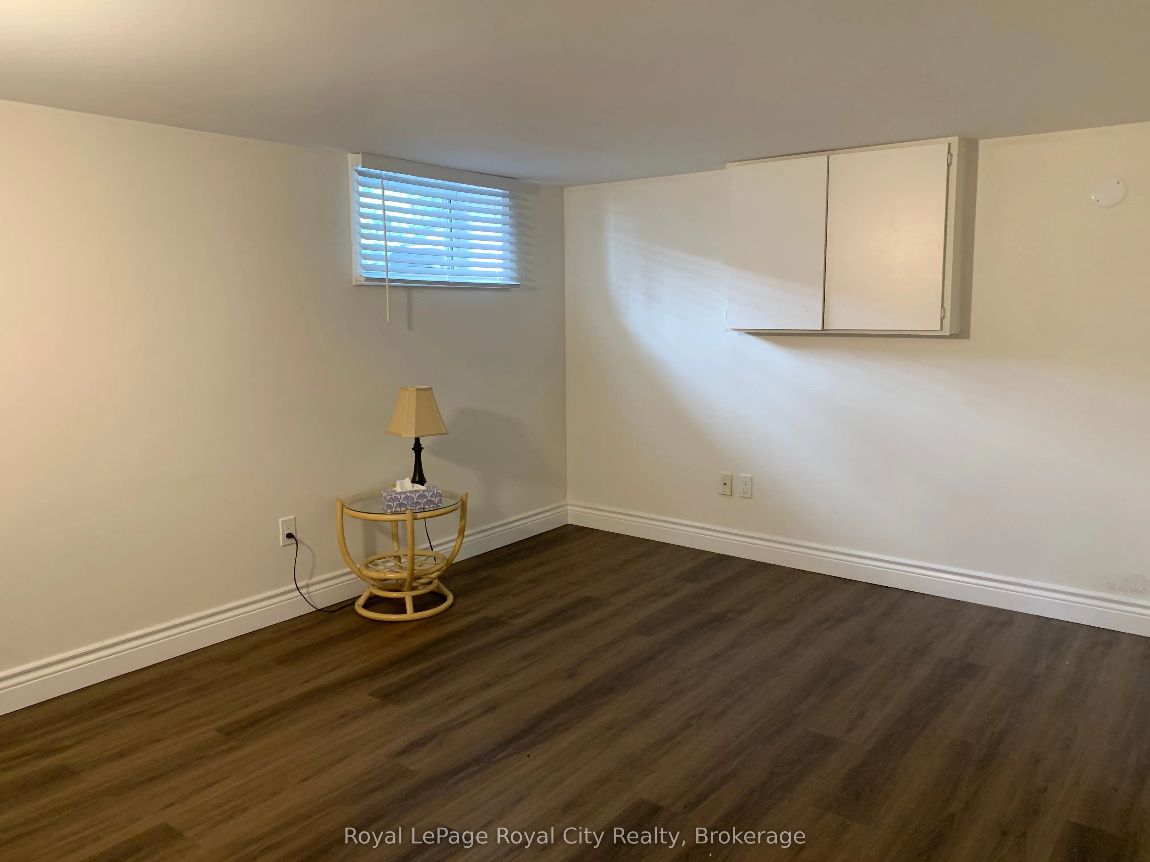 28 Arthur Street N, #D