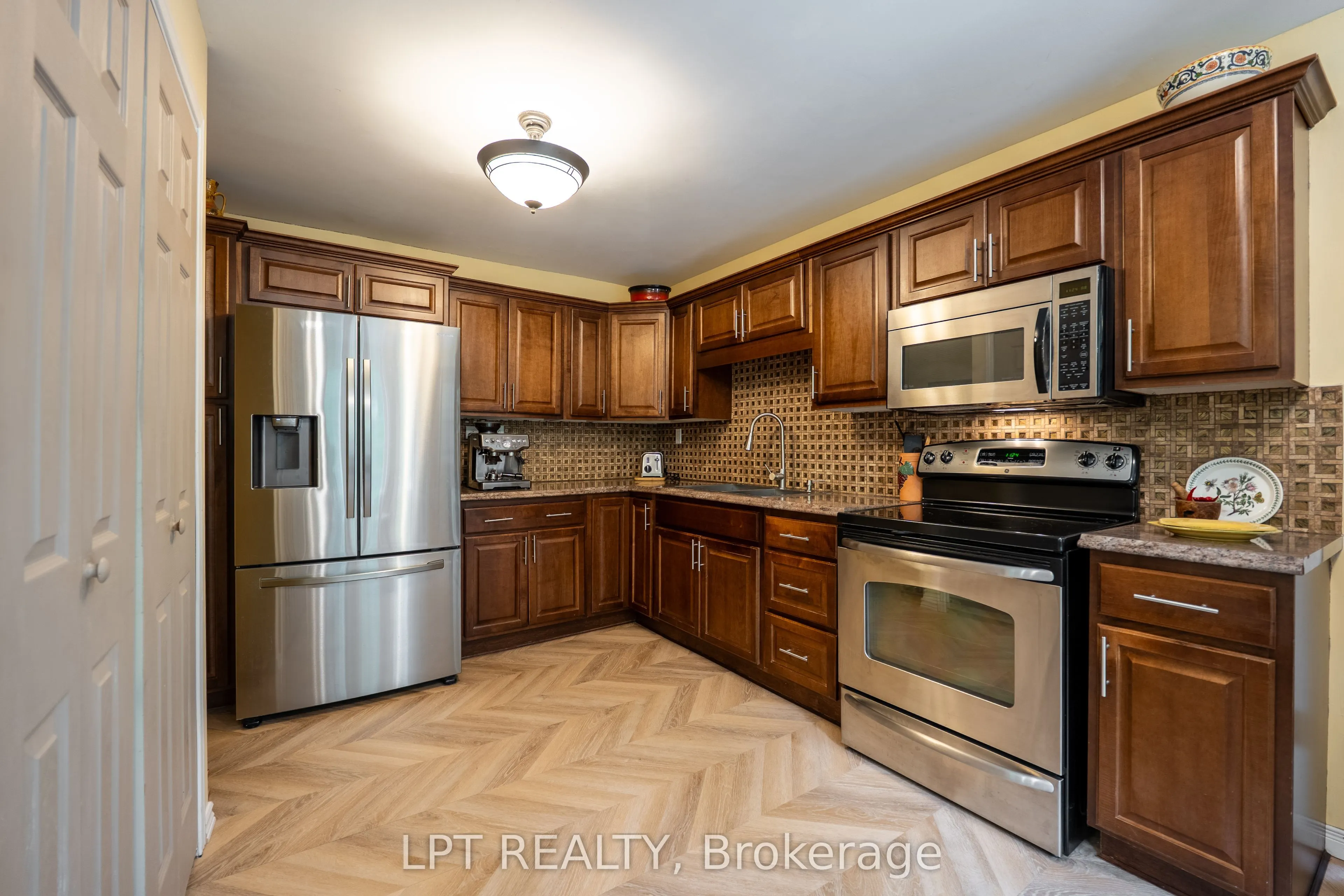 331 Maple Grove