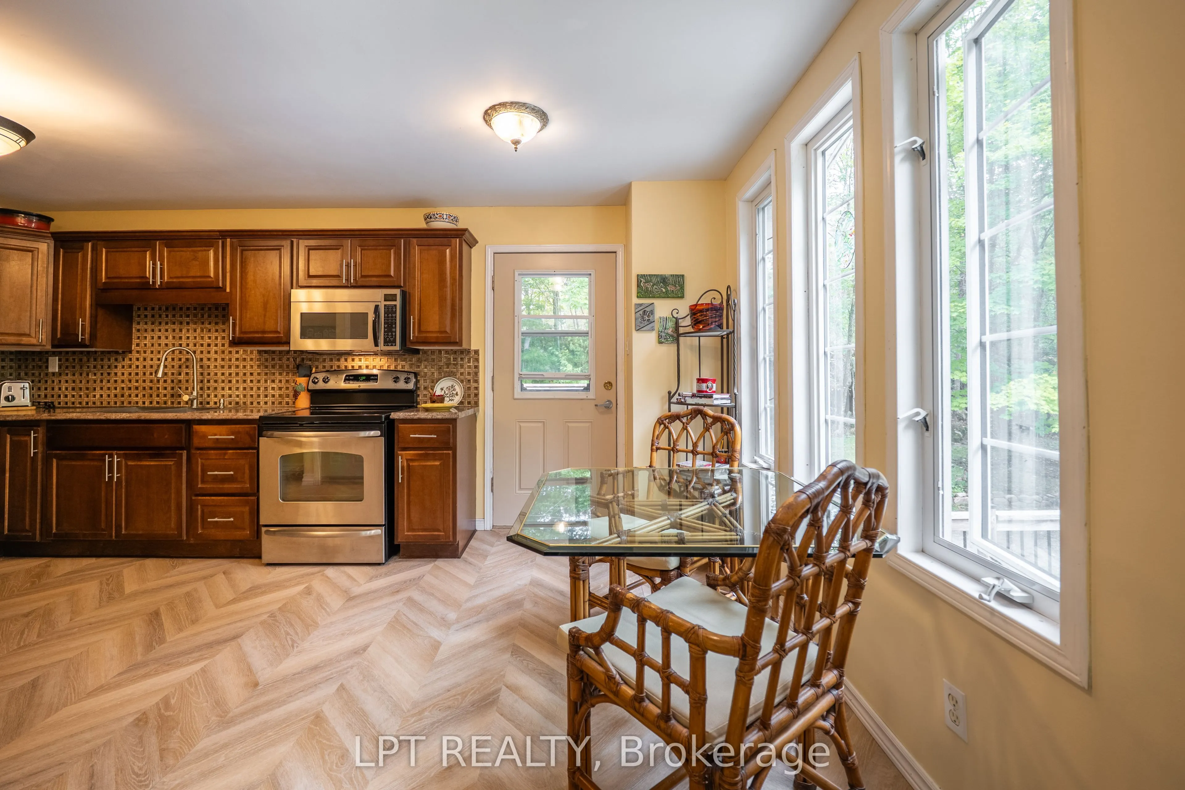 331 Maple Grove