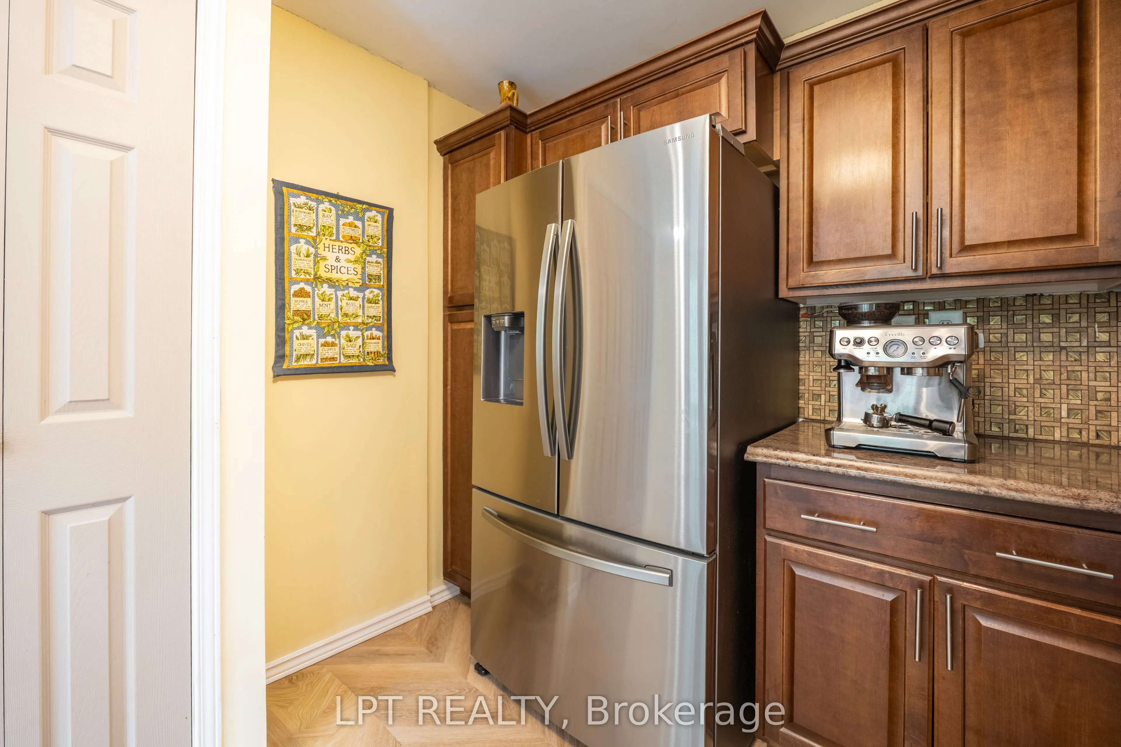 331 Maple Grove