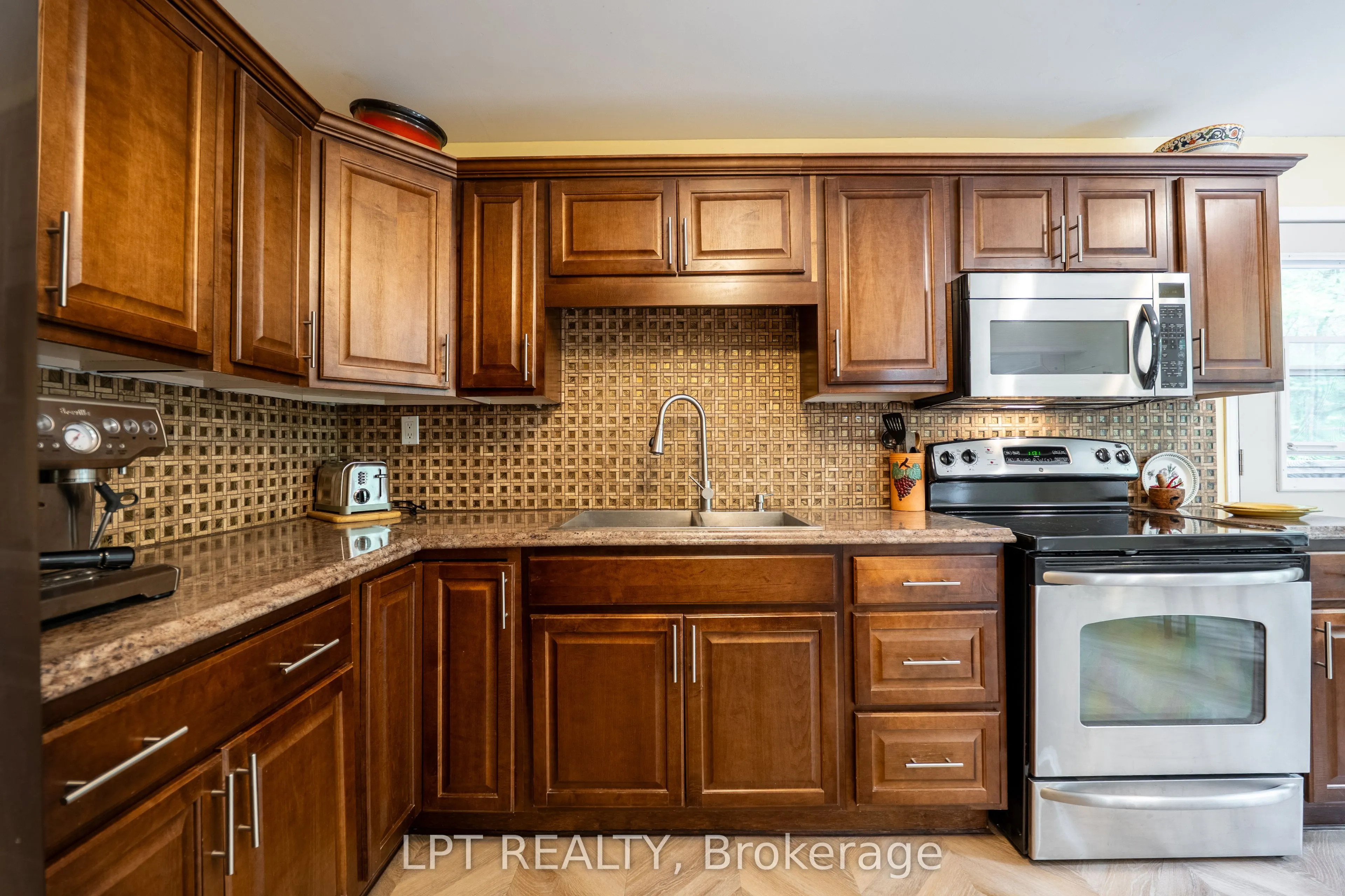331 Maple Grove