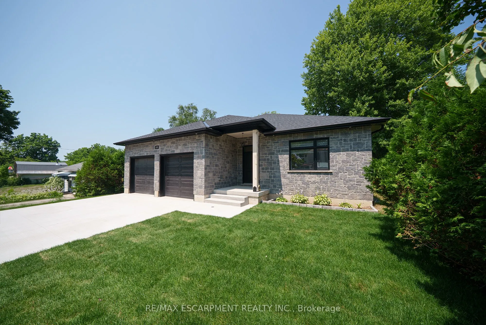 89 Robinson Street