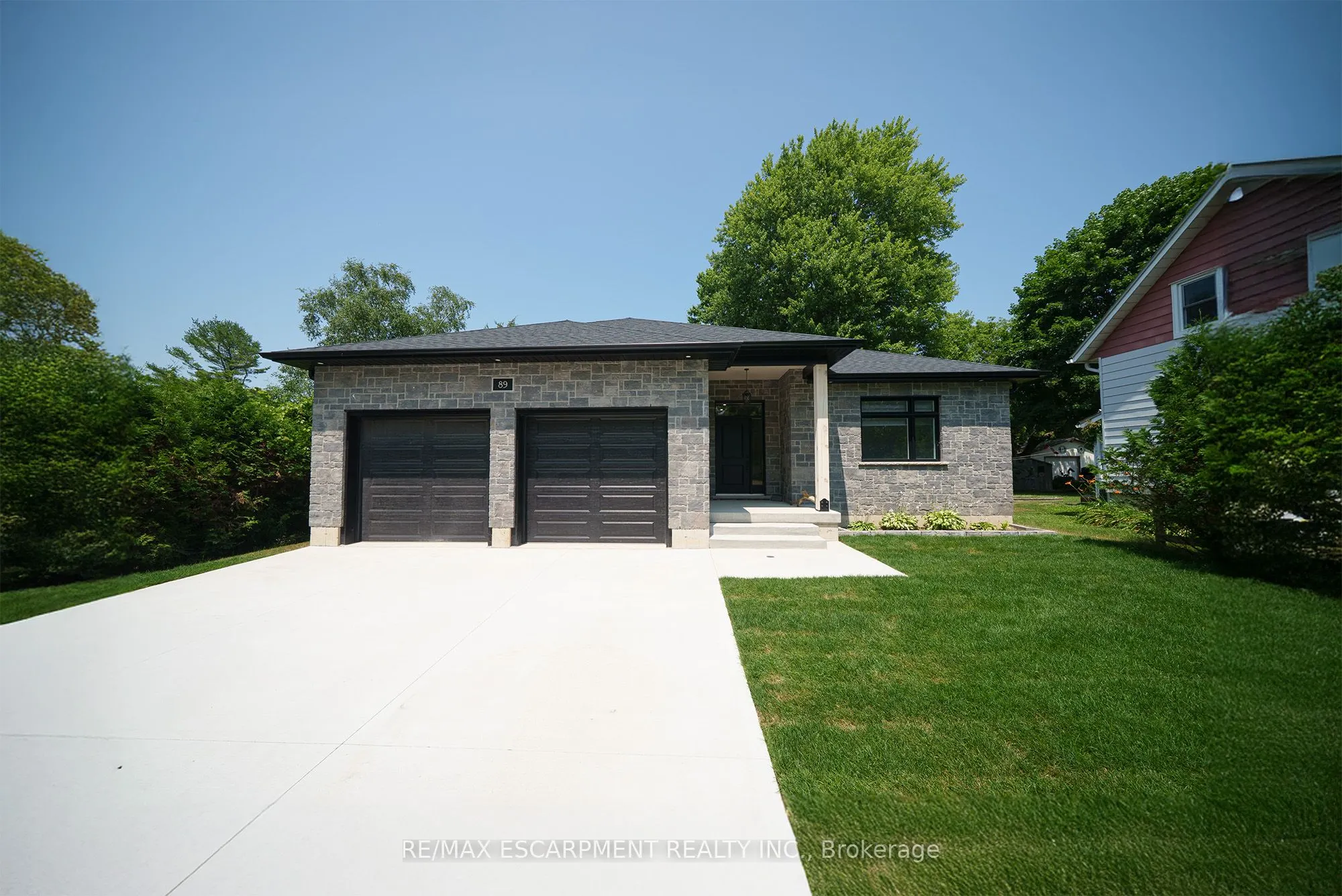 89 Robinson Street