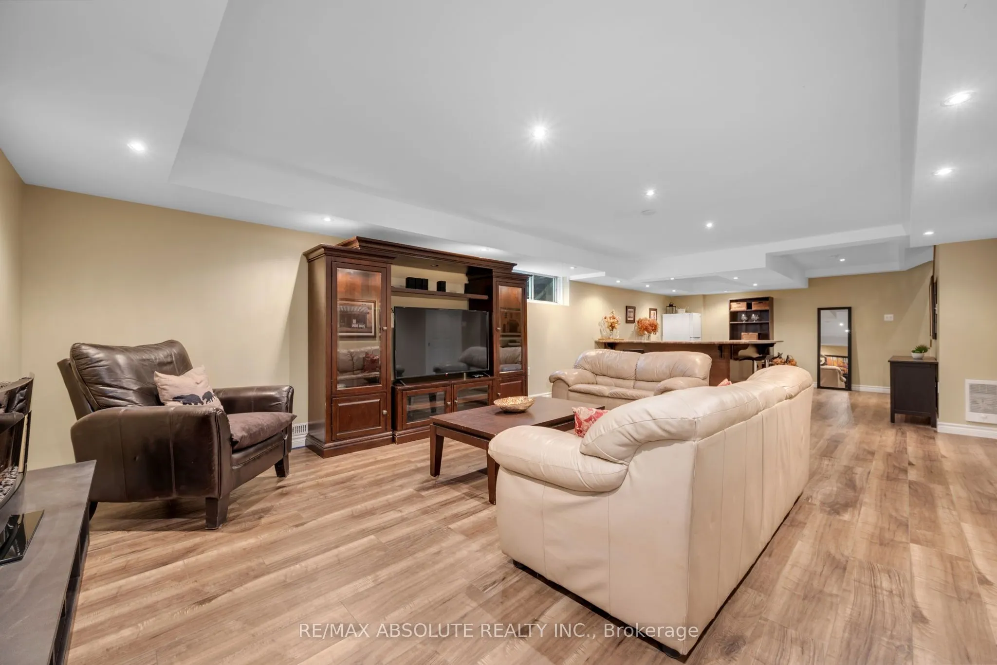 1601 Shauna Crescent