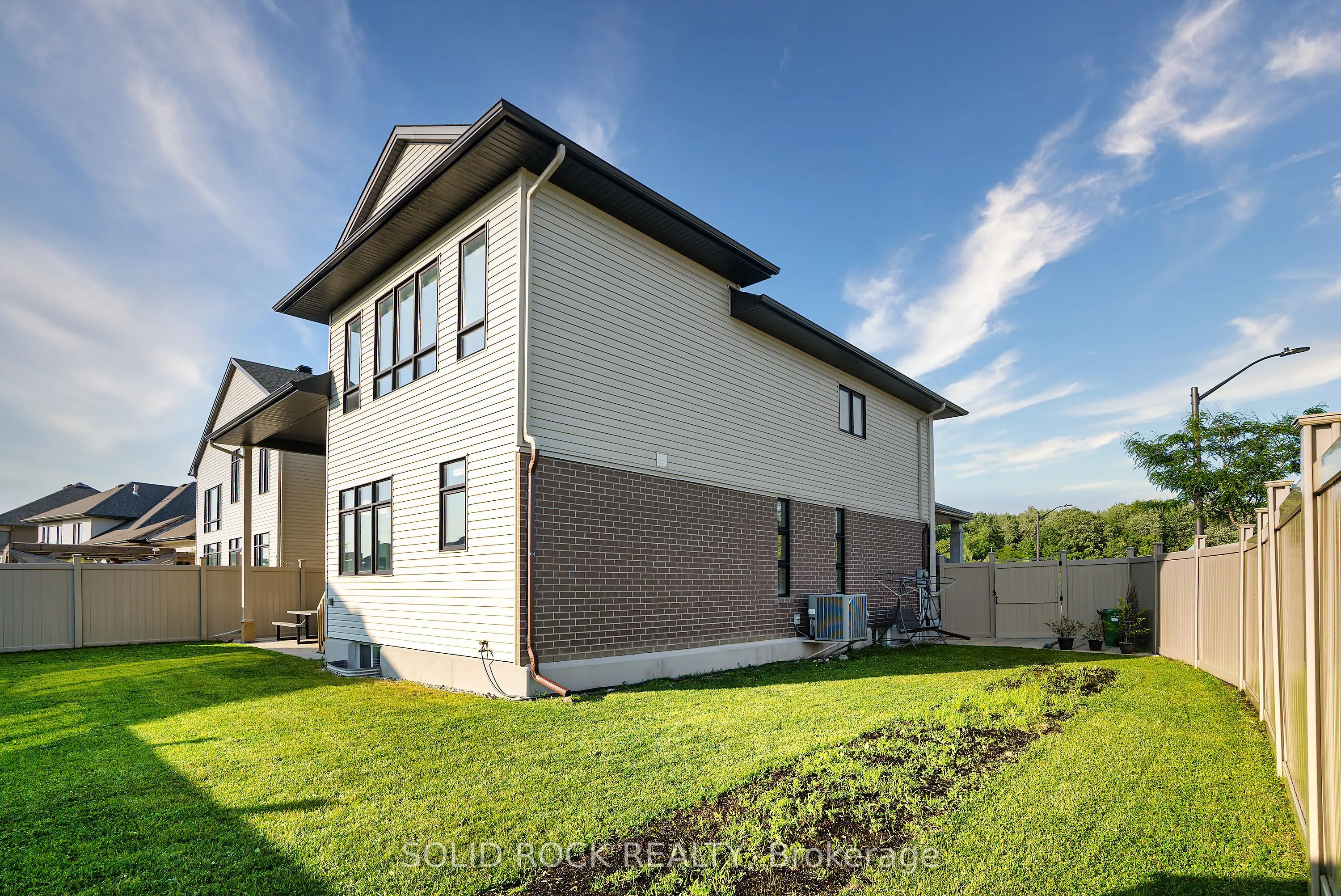 326 Memorial Grove
