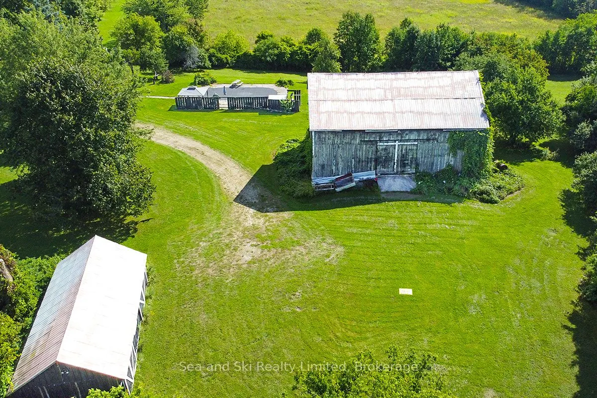 195908 Grey Road 7 Road S