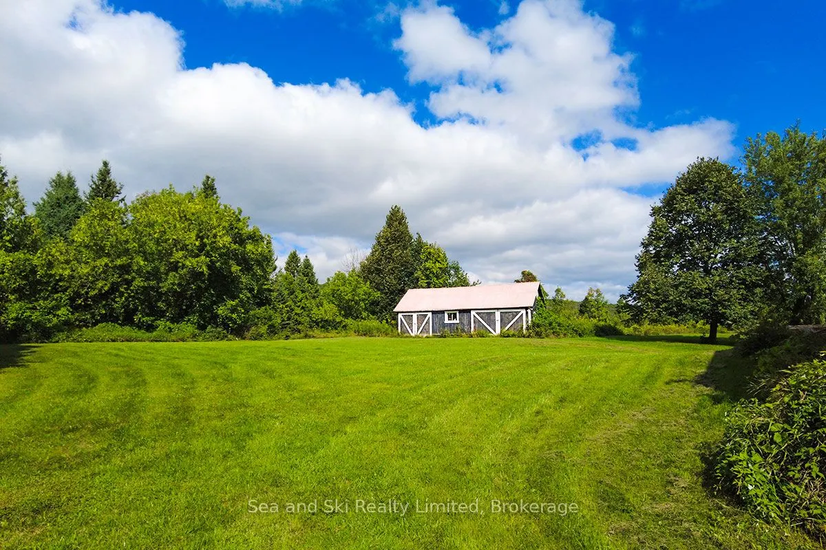 195908 Grey Road 7 Road S