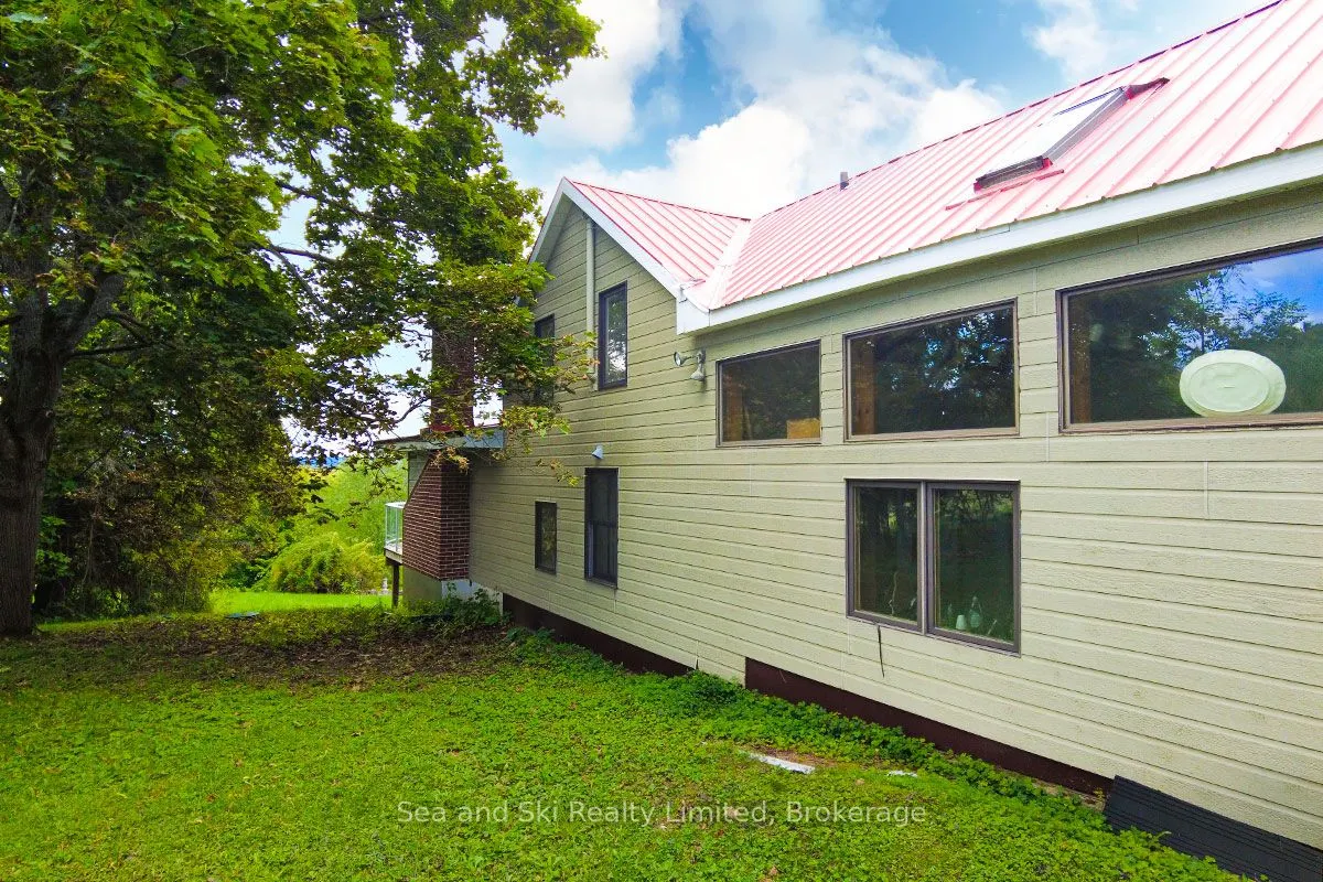 195908 Grey Road 7 Road S