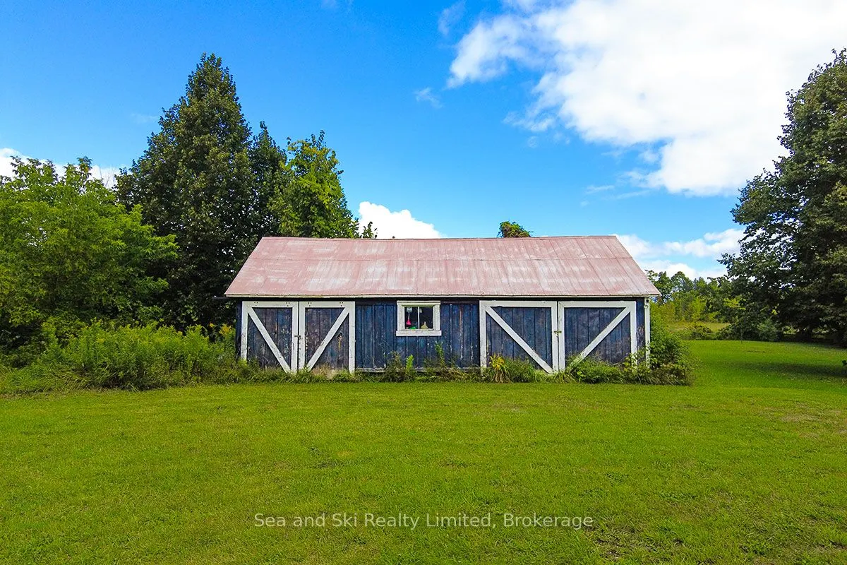 195908 Grey Road 7 Road S
