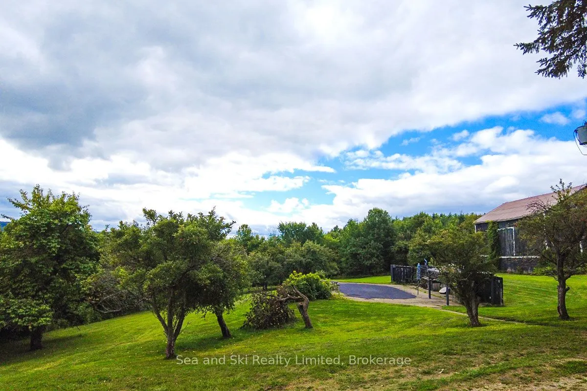 195908 Grey Road 7 Road S