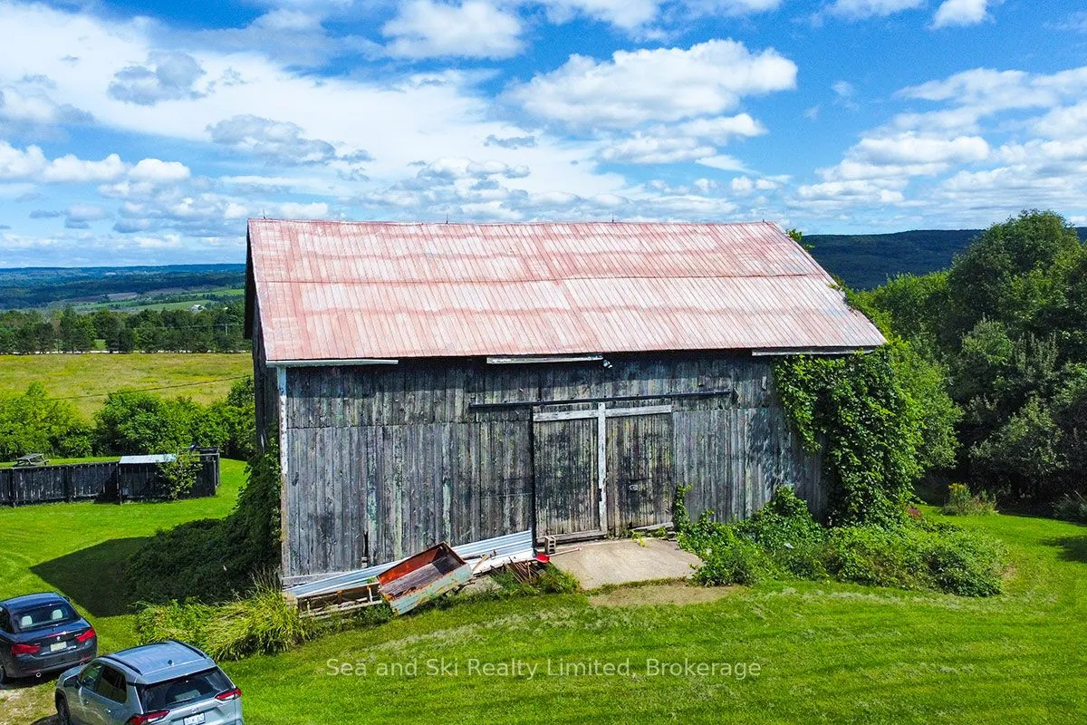 195908 Grey Road 7 Road S