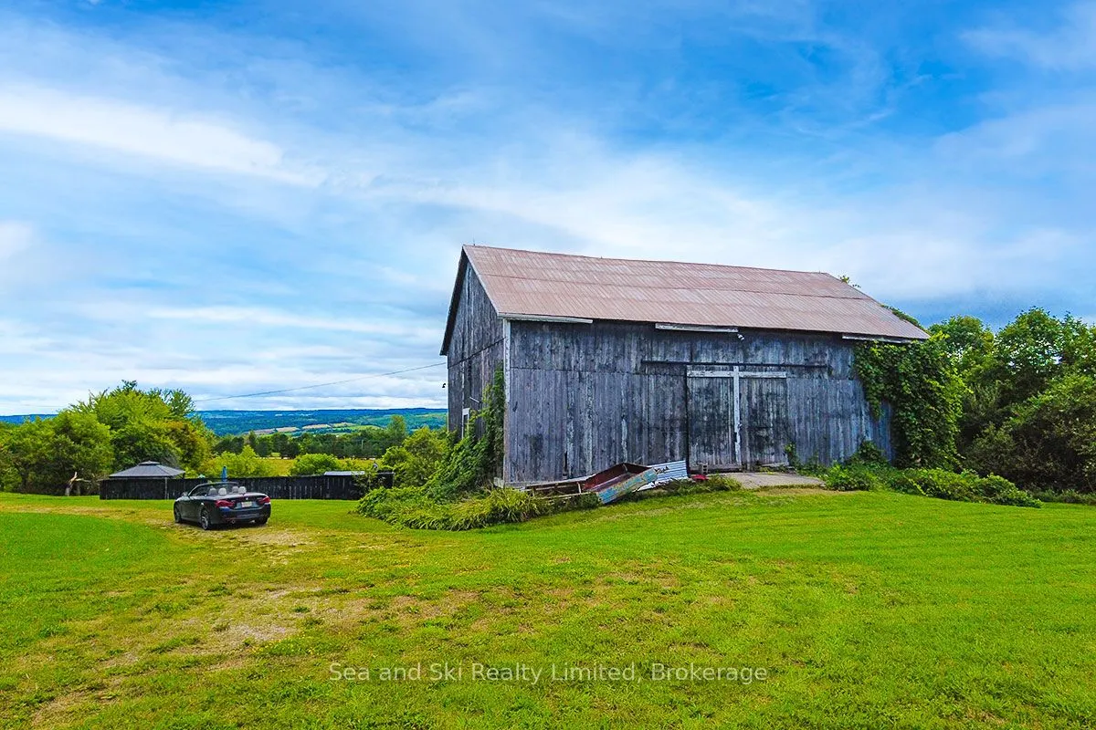 195908 Grey Road 7 Road S