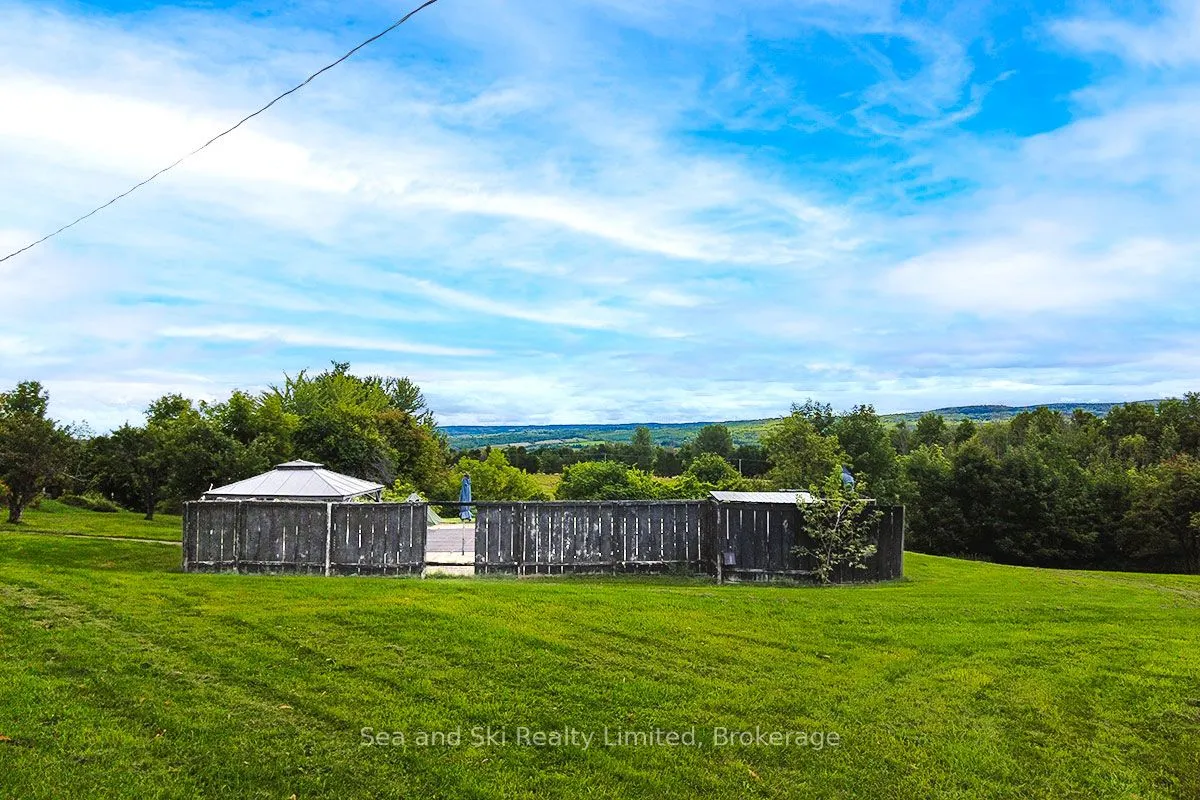 195908 Grey Road 7 Road S