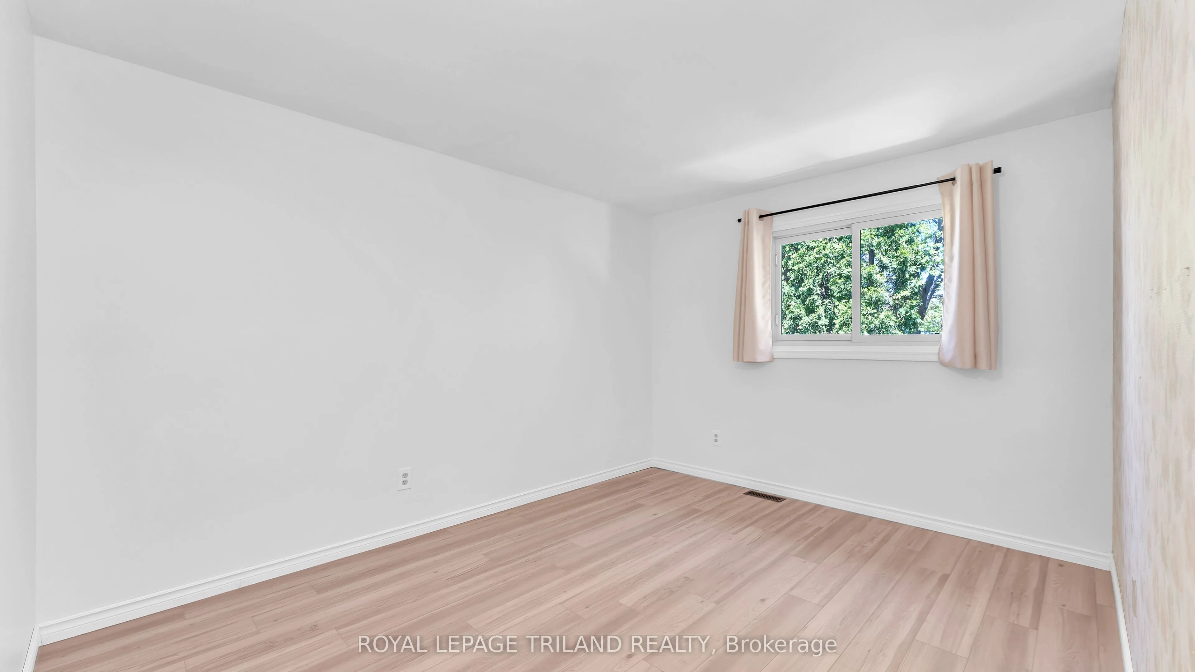 113 Monmore Road